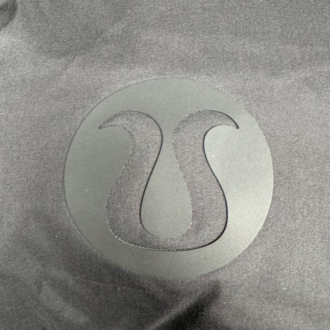 图片[12]-＃暖冬福利 𝗹𝘂𝗹𝘂𝗹𝗲𝗺𝗼𝗻 Winder Puff 露露乐蒙纯色字母徽标防风五格连帽羽绒服女款 设计理念： 穿上这款温暖的羽绒外套，舒适度过寒冬；腰部和下摆带可调节抽绳，方便按需造型，同时助你锁佳热量，不怕寒风 •SoftMatte 面料，具有拒水和防风性能 •600 蓬松度羽绒填充，轻盈温暖 •外侧拉链口袋，带隐藏式手机袋 •内侧口袋，存放所需品 尺码：2 4 6 8 10-选品中心