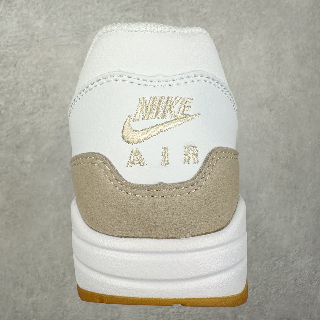 图片[8]-NK Air Max 1 初代复古气垫慢跑鞋 AA0512-100 由Tinker Hatfeld和Mark Parker在1987年设计 灵感来自于巴黎蓬皮杜中心 在参观了蓬皮杜中心之后提出了Air Max的标志性开窗可视气垫的理念 并将其实际开发成功 是NK史上第一双可视气垫跑鞋 凭借着Air Max气垫带来的舒适脚感和鞋面面料上的不断精进才使得Air Max 1在现如今都是复古慢跑鞋的首选 深厚的历史渊源 独特的流线形设计 极为复古的外观使得它深受鞋迷的喜爱 尺码：36 36.5 37.5 38 38.5 39 40 40.5 41 42 42.5 43 44 44.5 45-选品中心