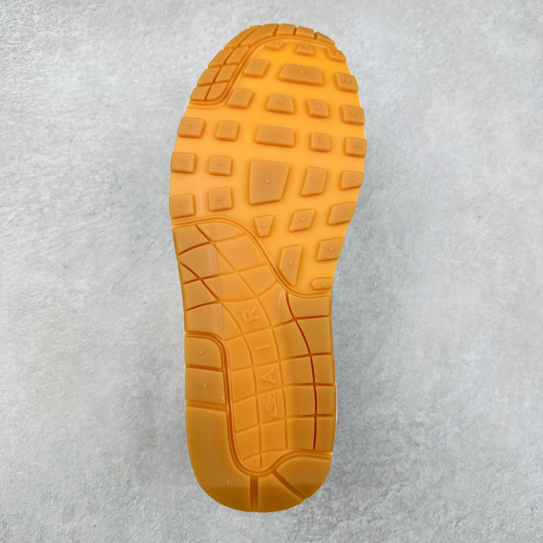 图片[9]-NK Air Max 1 初代复古气垫慢跑鞋 AA0512-100 由Tinker Hatfeld和Mark Parker在1987年设计 灵感来自于巴黎蓬皮杜中心 在参观了蓬皮杜中心之后提出了Air Max的标志性开窗可视气垫的理念 并将其实际开发成功 是NK史上第一双可视气垫跑鞋 凭借着Air Max气垫带来的舒适脚感和鞋面面料上的不断精进才使得Air Max 1在现如今都是复古慢跑鞋的首选 深厚的历史渊源 独特的流线形设计 极为复古的外观使得它深受鞋迷的喜爱 尺码：36 36.5 37.5 38 38.5 39 40 40.5 41 42 42.5 43 44 44.5 45-选品中心