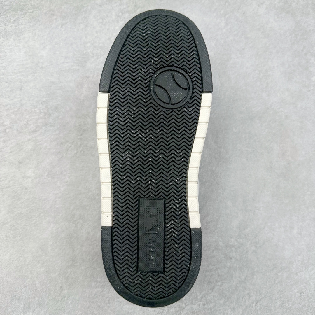 图片[9]-＃特价福利 MLB BigBall Chunky纽约洋基队增高复古风印花老爹鞋 MLB是韩国F&F旗下潮流服装品牌 拥有150年历史的经典传统 是街头文化和国际生活方式的领导者 MLB拥有包括男装、女装、童装、配饰在内的全品类服饰 提供覆盖各性别、各年龄层、From Head to Toe的穿搭装备 其产品结合了韩国的时尚造型与质感 展现了运动服饰也可以兼具时尚潮流的风格 在产品设计上 MLB不仅融合了美国职业棒球大联盟的各当家球队 更结合了棒球运动中的各个元素 复古风范自信控场 复古鞋型率先勾描独特的自我态度 在经典线条与时尚元素的精彩交织下刷新街头复古运动风潮 质感十足兼备卓越的舒适透气性能迎合夏日追求的自在脚感。尺码：36 37 38 39 40 41 42 43 44 45-选品中心