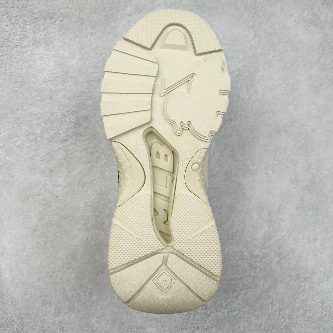 图片[9]-＃特价福利 MLB BigBall Chunky纽约洋基队增高复古风印花老爹鞋 MLB是韩国F&F旗下潮流服装品牌 拥有150年历史的经典传统 是街头文化和国际生活方式的领导者 MLB拥有包括男装、女装、童装、配饰在内的全品类服饰 提供覆盖各性别、各年龄层、From Head to Toe的穿搭装备 其产品结合了韩国的时尚造型与质感 展现了运动服饰也可以兼具时尚潮流的风格 在产品设计上 MLB不仅融合了美国职业棒球大联盟的各当家球队 更结合了棒球运动中的各个元素 复古风范自信控场 复古鞋型率先勾描独特的自我态度 在经典线条与时尚元素的精彩交织下刷新街头复古运动风潮 质感十足兼备卓越的舒适透气性能迎合夏日追求的自在脚感。尺码：36 37 38 39 40 41 42 43 44 45-选品中心