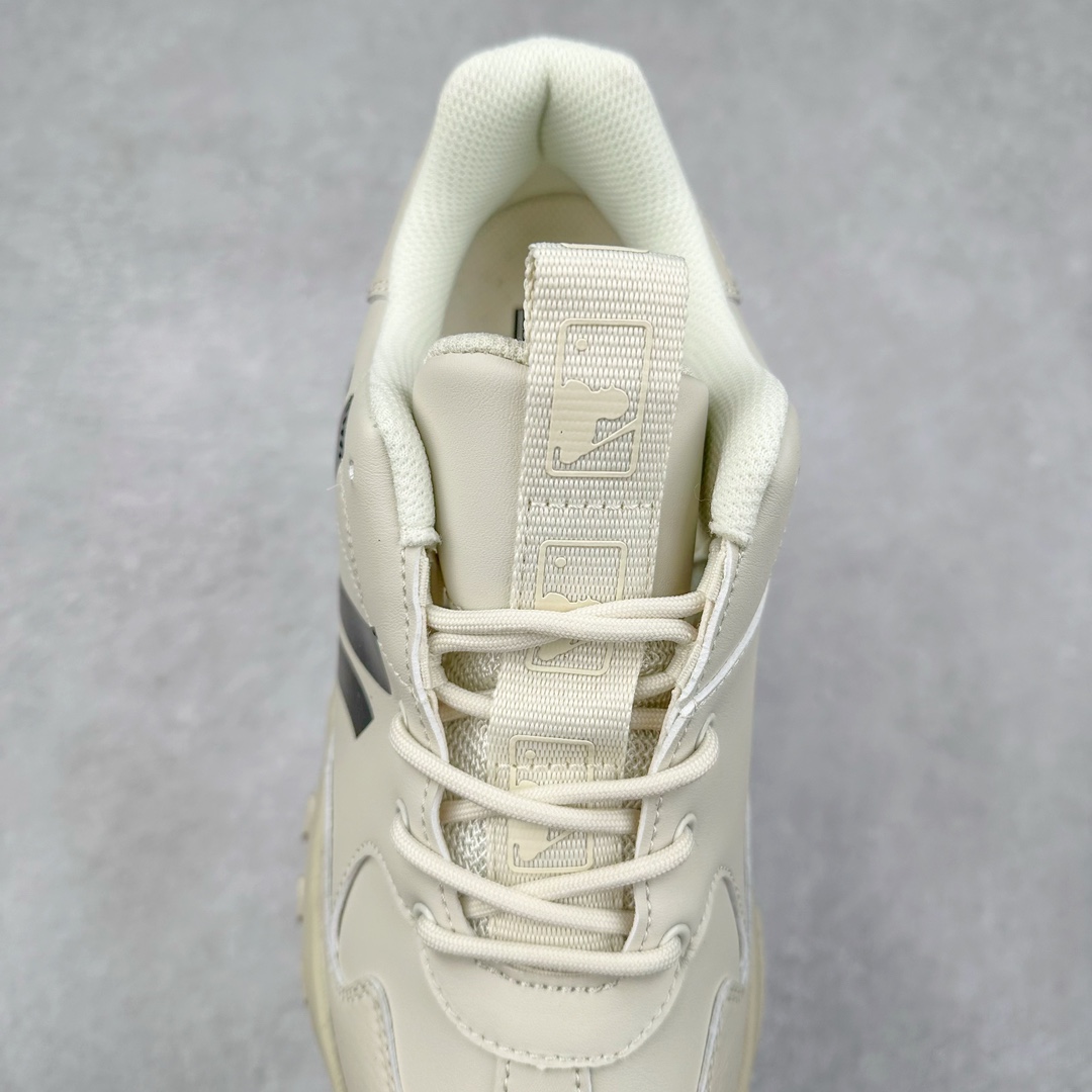 图片[5]-＃特价福利 MLB BigBall Chunky纽约洋基队增高复古风印花老爹鞋 MLB是韩国F&F旗下潮流服装品牌 拥有150年历史的经典传统 是街头文化和国际生活方式的领导者 MLB拥有包括男装、女装、童装、配饰在内的全品类服饰 提供覆盖各性别、各年龄层、From Head to Toe的穿搭装备 其产品结合了韩国的时尚造型与质感 展现了运动服饰也可以兼具时尚潮流的风格 在产品设计上 MLB不仅融合了美国职业棒球大联盟的各当家球队 更结合了棒球运动中的各个元素 复古风范自信控场 复古鞋型率先勾描独特的自我态度 在经典线条与时尚元素的精彩交织下刷新街头复古运动风潮 质感十足兼备卓越的舒适透气性能迎合夏日追求的自在脚感。尺码：36 37 38 39 40 41 42 43 44 45-选品中心