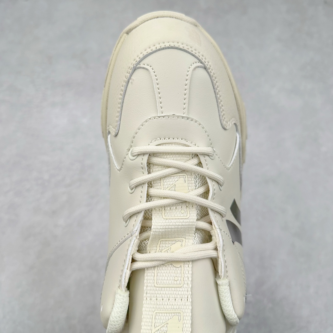 图片[4]-＃特价福利 MLB BigBall Chunky纽约洋基队增高复古风印花老爹鞋 MLB是韩国F&F旗下潮流服装品牌 拥有150年历史的经典传统 是街头文化和国际生活方式的领导者 MLB拥有包括男装、女装、童装、配饰在内的全品类服饰 提供覆盖各性别、各年龄层、From Head to Toe的穿搭装备 其产品结合了韩国的时尚造型与质感 展现了运动服饰也可以兼具时尚潮流的风格 在产品设计上 MLB不仅融合了美国职业棒球大联盟的各当家球队 更结合了棒球运动中的各个元素 复古风范自信控场 复古鞋型率先勾描独特的自我态度 在经典线条与时尚元素的精彩交织下刷新街头复古运动风潮 质感十足兼备卓越的舒适透气性能迎合夏日追求的自在脚感。尺码：36 37 38 39 40 41 42 43 44 45-选品中心