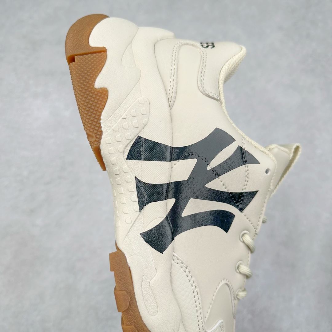 图片[6]-＃特价福利 MLB BigBall Chunky纽约洋基队增高复古风印花老爹鞋 MLB是韩国F&F旗下潮流服装品牌 拥有150年历史的经典传统 是街头文化和国际生活方式的领导者 MLB拥有包括男装、女装、童装、配饰在内的全品类服饰 提供覆盖各性别、各年龄层、From Head to Toe的穿搭装备 其产品结合了韩国的时尚造型与质感 展现了运动服饰也可以兼具时尚潮流的风格 在产品设计上 MLB不仅融合了美国职业棒球大联盟的各当家球队 更结合了棒球运动中的各个元素 复古风范自信控场 复古鞋型率先勾描独特的自我态度 在经典线条与时尚元素的精彩交织下刷新街头复古运动风潮 质感十足兼备卓越的舒适透气性能迎合夏日追求的自在脚感。尺码：36 37 38 39 40 41 42 43 44 45-选品中心