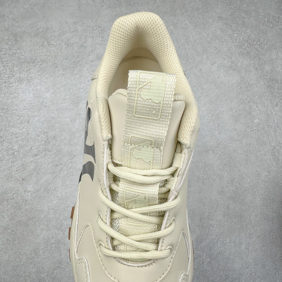 图片[5]-＃特价福利 MLB BigBall Chunky纽约洋基队增高复古风印花老爹鞋 MLB是韩国F&F旗下潮流服装品牌 拥有150年历史的经典传统 是街头文化和国际生活方式的领导者 MLB拥有包括男装、女装、童装、配饰在内的全品类服饰 提供覆盖各性别、各年龄层、From Head to Toe的穿搭装备 其产品结合了韩国的时尚造型与质感 展现了运动服饰也可以兼具时尚潮流的风格 在产品设计上 MLB不仅融合了美国职业棒球大联盟的各当家球队 更结合了棒球运动中的各个元素 复古风范自信控场 复古鞋型率先勾描独特的自我态度 在经典线条与时尚元素的精彩交织下刷新街头复古运动风潮 质感十足兼备卓越的舒适透气性能迎合夏日追求的自在脚感。尺码：36 37 38 39 40 41 42 43 44 45-选品中心