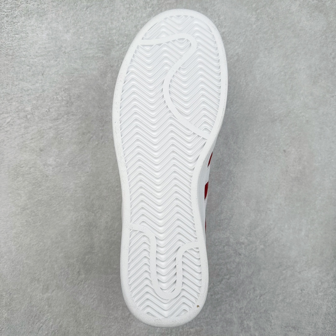 图片[9]-＃特价福利 AD Originals Superstar 经典复古贝壳头厚底板鞋 IE9872 诞生于1969年 是第一双将全皮面鞋 身与橡胶鞋头结合在一起的低帮篮球鞋 Superstar最开始 是作为高帮篮球鞋Pro Model的低帮版本而出现的 但因为其独特和醒目的橡胶鞋头造型而让大家熟知 被大家形象地称为\\\”shelltoe\\\”贝壳头 在70年代的美国职业篮球场上 接近3/4的NBA球员都将这双Superstar作为场上用鞋 80年代之后 经过不断的改良和发展 Superstar逐渐成为横跨时装、音乐、街头文化、休闲和运动等各大领域的时尚潮鞋 尺码：35.5 36 36.5 37 38 38.5 39 40 40.5 41 42 42.5 43 44 44.5 45-选品中心