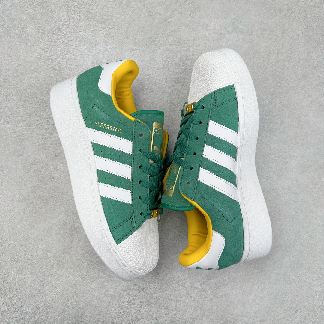 图片[3]-＃特价福利 AD Originals Superstar 经典复古贝壳头厚底板鞋 IE4658 诞生于1969年 是第一双将全皮面鞋 身与橡胶鞋头结合在一起的低帮篮球鞋 Superstar最开始 是作为高帮篮球鞋Pro Model的低帮版本而出现的 但因为其独特和醒目的橡胶鞋头造型而让大家熟知 被大家形象地称为\\\”shelltoe\\\”贝壳头 在70年代的美国职业篮球场上 接近3/4的NBA球员都将这双Superstar作为场上用鞋 80年代之后 经过不断的改良和发展 Superstar逐渐成为横跨时装、音乐、街头文化、休闲和运动等各大领域的时尚潮鞋 尺码：35.5 36 36.5 37 38 38.5 39 40 40.5 41 42 42.5 43 44 44.5 45-选品中心