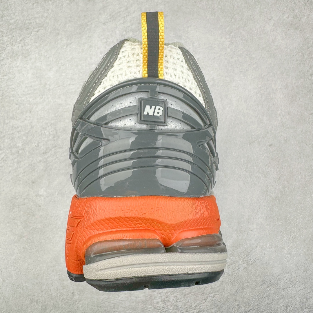 图片[8]-New Balance M1906R NB新百伦系列复古老爹风休闲运动慢跑鞋 采用轻质牛剖革拼接透气网眼衬垫织物鞋面材质 T-Beam大底提供足步弓支撑 保持步态稳定#后跟搭载外露缓震胶 鞋身整体以各种深浅不一的灰色覆盖 鞋头以淡蓝色调装饰，网眼衬垫通过不规律的色块实现做旧的美感 泛黄的鞋底更是进一步增添了复古气息 尺码：36 37 37.5 38 38.5 39.5 40 40.5 41.5 42 42.5 43 44 45-选品中心