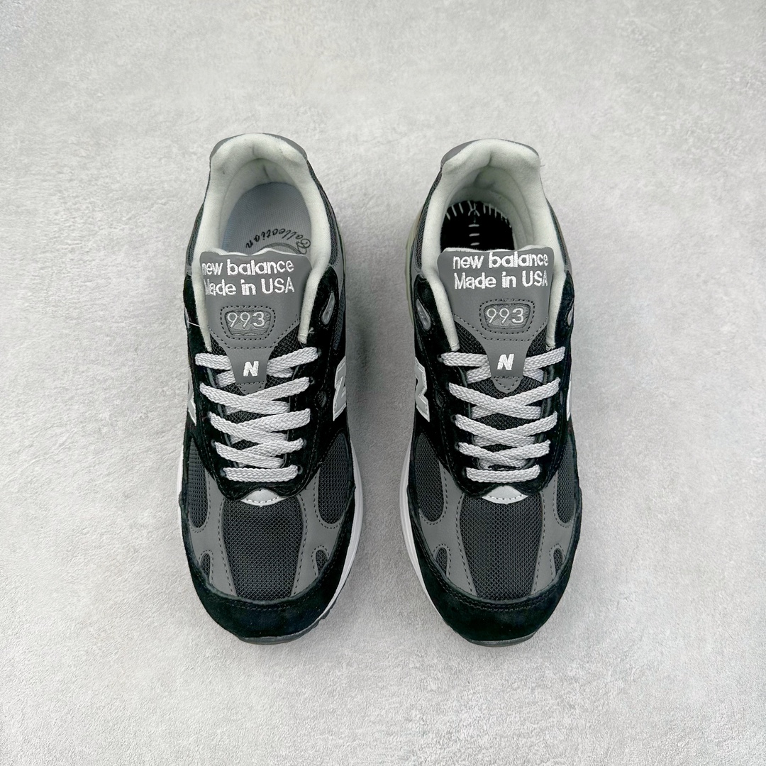 图片[2]-＃K版纯原 New Balance 新百伦NB993总统复古慢跑鞋 鞋身以网眼鞋面结合同色系优质麂皮革构成，鞋舌处点缀 New Balance Made In USA 同色系刺绣标识，彰显鞋款身份。鞋侧点缀银色 \\\”993\\\” 字样，丰富鞋身设计的同时，构建时尚外观。鞋款搭载 ABZORB 缓震系统，通过缓冲和抗压性的结合来吸收冲击力，舒适功能升级。同时搭配泛黄做旧中底，打造丰富层次感，缔造出色复古韵味。尺码：36 37 37.5 38 38.5 39 40 40.5 41.5 42 42.5 43 44 44.5 45-选品中心