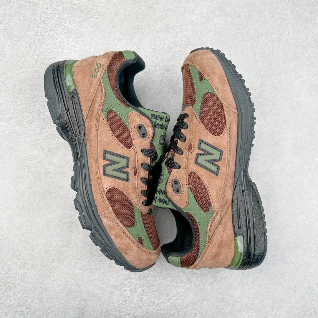 图片[3]-＃K版纯原 New Balance 新百伦NB993总统复古慢跑鞋 鞋身以网眼鞋面结合同色系优质麂皮革构成，鞋舌处点缀 New Balance Made In USA 同色系刺绣标识，彰显鞋款身份。鞋侧点缀银色 \\\”993\\\” 字样，丰富鞋身设计的同时，构建时尚外观。鞋款搭载 ABZORB 缓震系统，通过缓冲和抗压性的结合来吸收冲击力，舒适功能升级。同时搭配泛黄做旧中底，打造丰富层次感，缔造出色复古韵味。尺码：36 37 37.5 38 38.5 39 40 40.5 41.5 42 42.5 43 44 44.5 45-选品中心