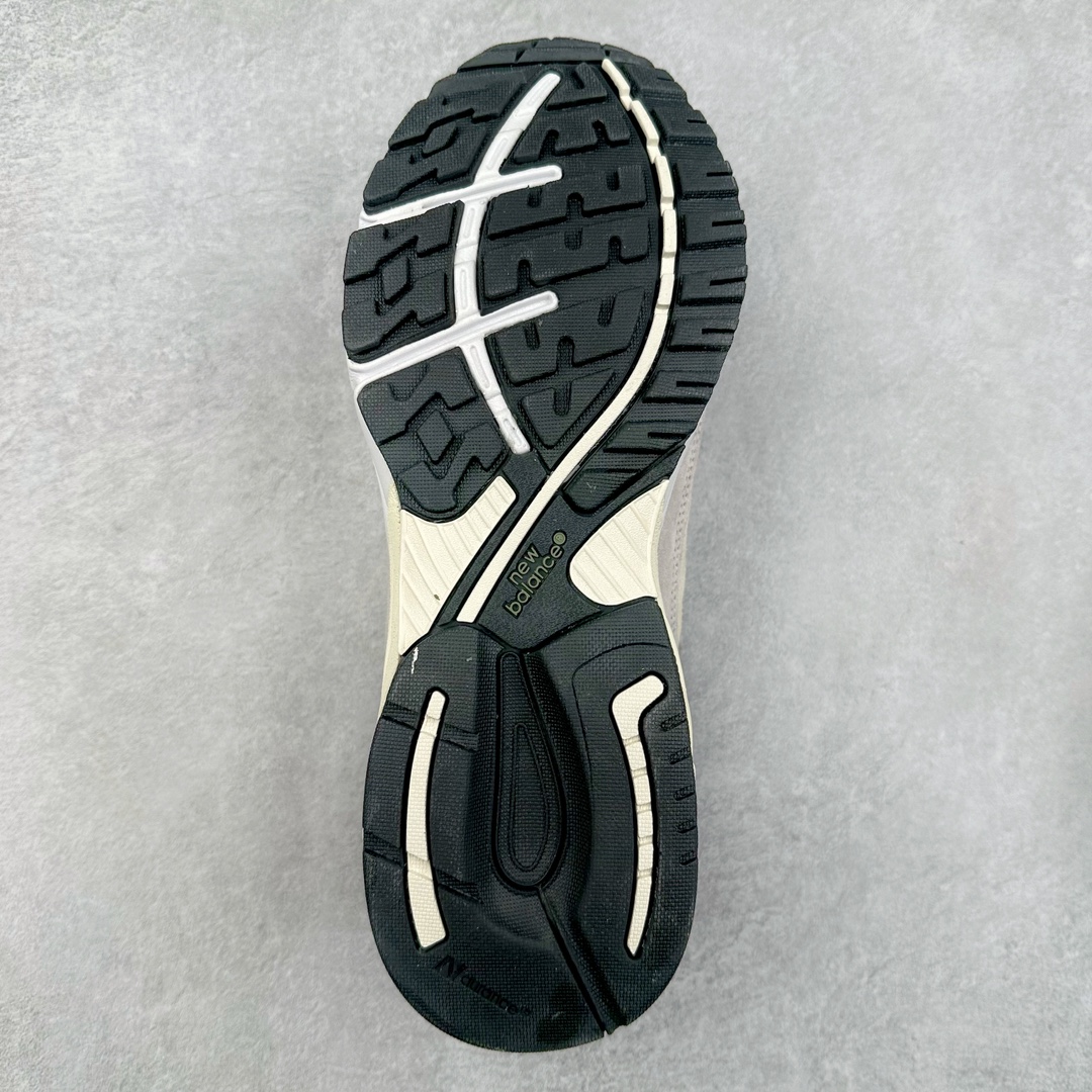 图片[9]-＃K版纯原 New Balance 新百伦NB993总统复古慢跑鞋 鞋身以网眼鞋面结合同色系优质麂皮革构成，鞋舌处点缀 New Balance Made In USA 同色系刺绣标识，彰显鞋款身份。鞋侧点缀银色 \\\”993\\\” 字样，丰富鞋身设计的同时，构建时尚外观。鞋款搭载 ABZORB 缓震系统，通过缓冲和抗压性的结合来吸收冲击力，舒适功能升级。同时搭配泛黄做旧中底，打造丰富层次感，缔造出色复古韵味。尺码：36 37 37.5 38 38.5 39 40 40.5 41.5 42 42.5 43 44 44.5 45-选品中心