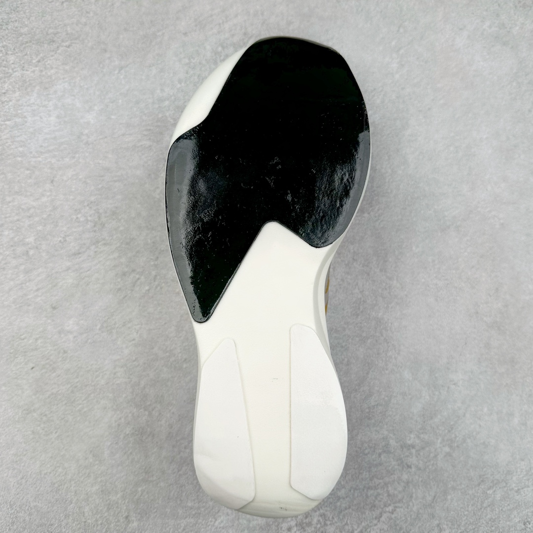 图片[9]-AD Adizero Eva SL M 零度进化版系列低帮轻便透气竞速休闲运动慢跑鞋 IH5568 相信大家对去年 adidas 横空出世的「顶级超跑」adiZero Adios Pro EVO 1 记忆犹新！不仅登顶阿迪史上最轻跑鞋宝座，更在接下来的全球马拉松赛事中，持续书写着惊人成绩，被网友戏称新一代「阿迪神鞋」全网刷屏！极简设计语言与强烈速度感和存在感的鞋侧三线，让人过目不忘，特别种草！其中定位于中长跑训练的 adidas Adizero Evo SL，整体外观造型与 adiZero Adios Pro EVO 1 非常相似。中底配置方面搭载全掌 Lightstrike Pro，鞋面采用透气网面示人，契合日常训练鞋的定位，更加耐用。外底给到了马牌橡胶，及类似上代竞速旗舰 adidas Adizero Adios Pro 3 区域分布。整体看下来无论是外观的鲜明辨识度，还是配置的扎实程度都很顶。尺码：36 36⅔ 37⅓ 38 38⅔ 39⅓ 40 40⅔ 41⅓ 42 42⅔ 43⅓ 44 45-选品中心