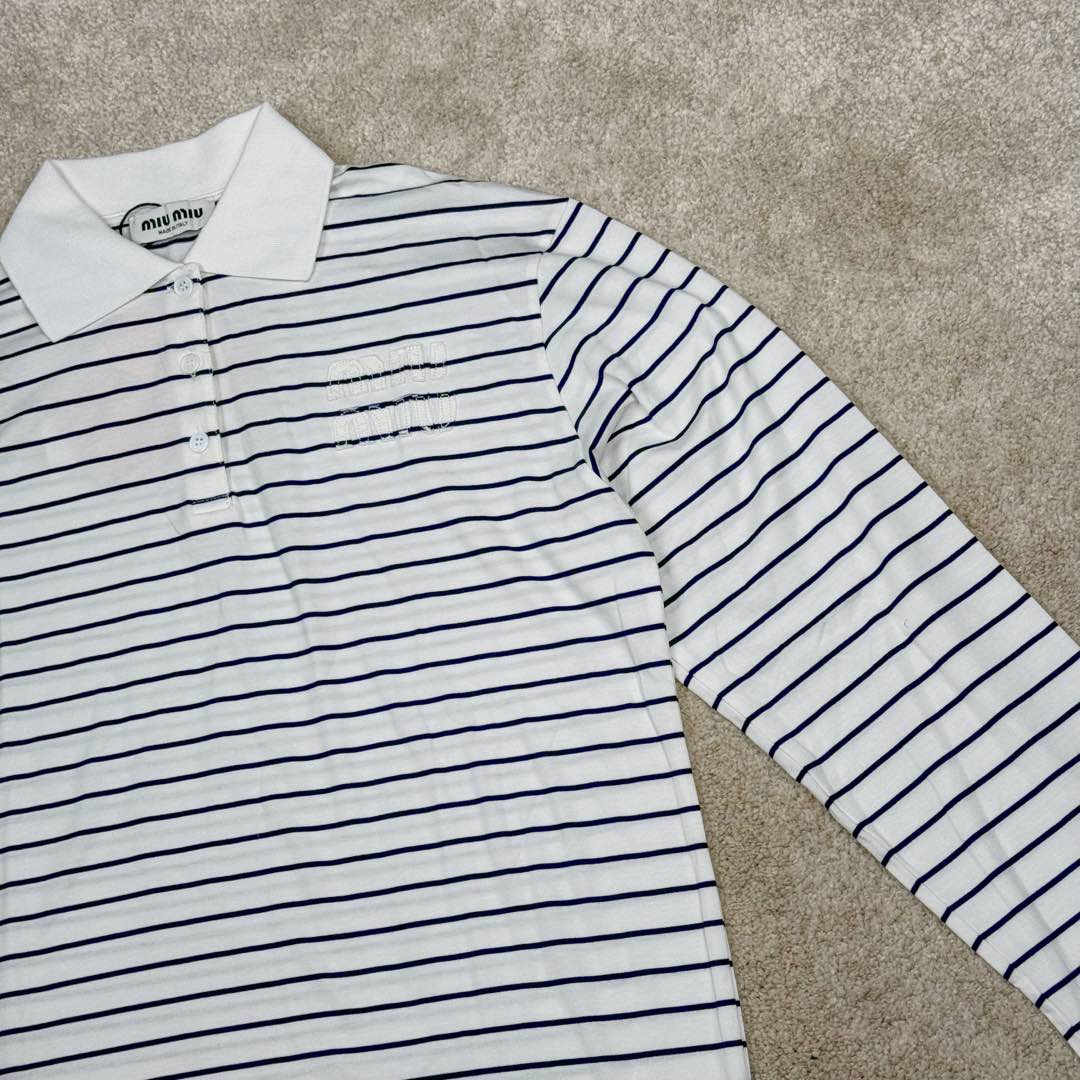 图片[9]-＃GD广顶 MiuMiu 缪缪100支超细腻条纹polo长袖 面料采用定制100支超细腻双纱纯棉面料，质感非常好，市场货全部都是32支现货代替，这件衣服正反面全部对条纹非常费面料！胸口上的字母条纹和底部的条纹必须对上（市场版本工艺对不上直接字母用的白色的，穿出去一眼假）领子定制横机螺纹，纽扣天然贝母扣！三标吊牌全部同步专柜（吊牌附送说明书且颜色正确，市场吊牌偏粉，正品吊牌颜色饱和度更低 尺码：S M L XL-选品中心