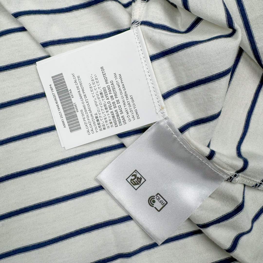 图片[13]-＃GD广顶 MiuMiu 缪缪100支超细腻条纹polo长袖 面料采用定制100支超细腻双纱纯棉面料，质感非常好，市场货全部都是32支现货代替，这件衣服正反面全部对条纹非常费面料！胸口上的字母条纹和底部的条纹必须对上（市场版本工艺对不上直接字母用的白色的，穿出去一眼假）领子定制横机螺纹，纽扣天然贝母扣！三标吊牌全部同步专柜（吊牌附送说明书且颜色正确，市场吊牌偏粉，正品吊牌颜色饱和度更低 尺码：S M L XL-选品中心