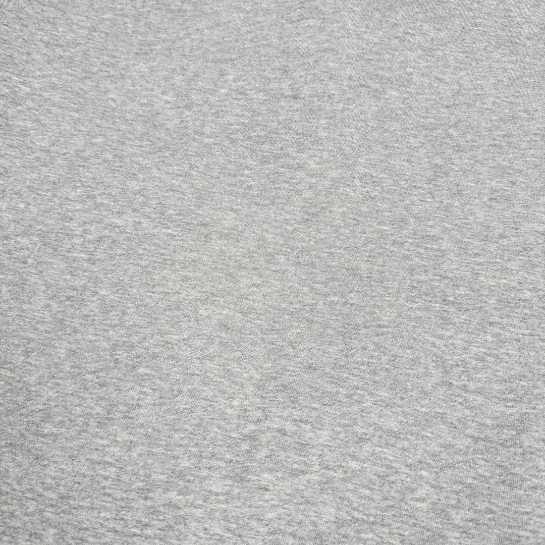 图片[14]-＃GD广顶 MIU MIU 缪缪纯色字母Logo刺绣徽标短款休闲长袖夹克外套 灰色 研发半年为了做这系列衣服自购一台特种机 市场其他所有版本miumiu缝线都不整齐或者使用激光烧花 激光烧花工艺会导致面料边发黄发硬 此件面料采用三层工艺 主面料380克重定制花灰纯棉 复合280克空气棉反面内里 中间使用100克布帛衔接 整件克重达到760 拉链采用瑞士牙riri拉链 非常昂贵 内里领口 侧面 下摆全部手工走线 口袋还是包边袋 市场版本这三个地方全是简化工艺 这款要比之前的连帽爆款还要难做 版型大比之前爆款帽衫用量多 工艺也要比之前那款难 整件衣服非常重工 出货非常慢 尺码：36 38 40 42-选品中心