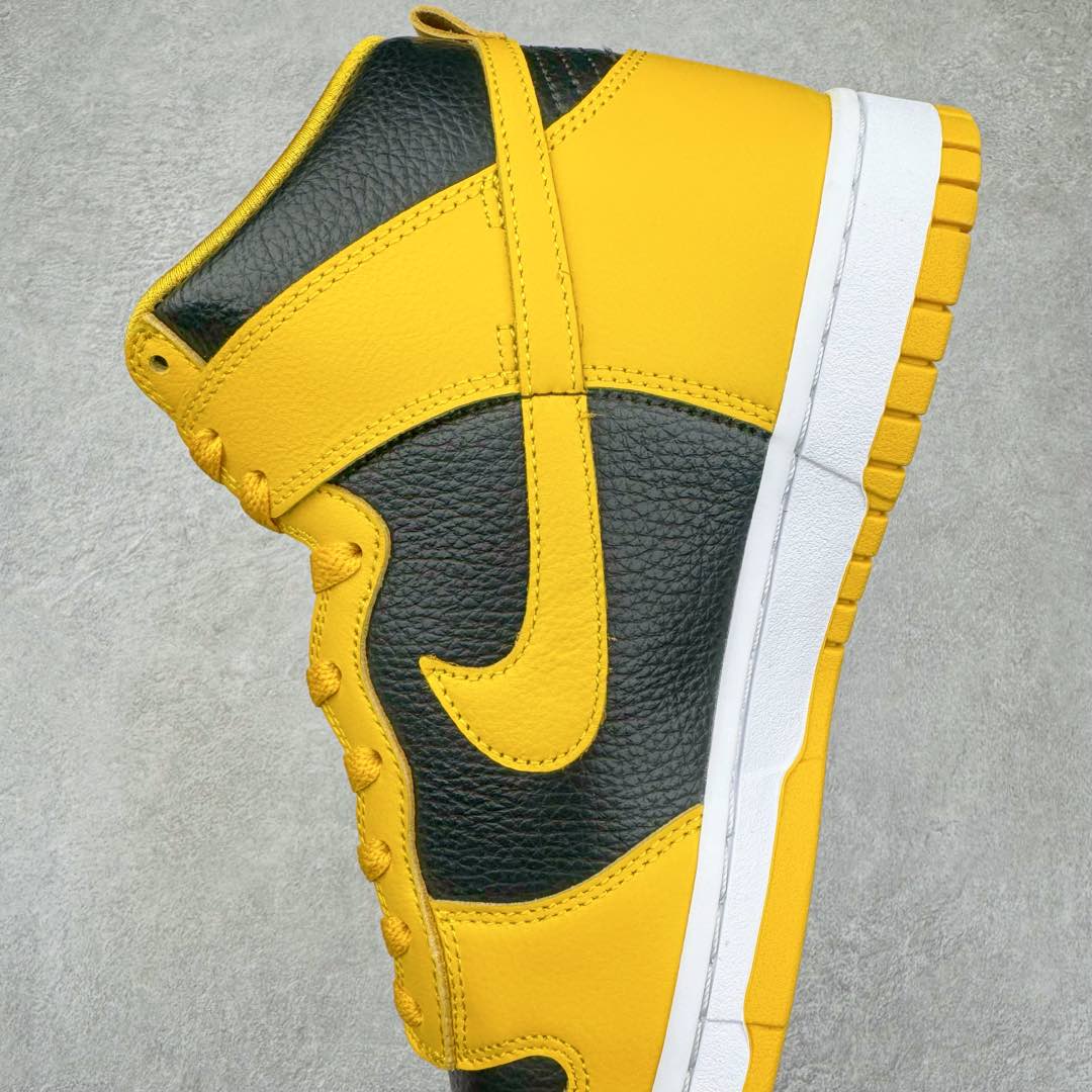 图片[7]-＃S2纯原 Wu-Tang x NK Dunk High 舒适百搭防滑耐磨高帮板鞋 黄黑色 HJ4320-001 独家原厂航空铝磨具打磨大底 鞋头坡度极致还原 原盒原配 圈内天花板工艺 原厂冲刀 超高清洁度 全鞋零毛边皮料切割 全套原楦原模倾力打造完美版型 采用原厂百宏鞋带以及原厂百宏织唛舌标 内标可供原厂几率过验 原厂中底布黄色点胶 原厂中底布拉帮走线遵循公司‼️尺码：36 36.5 37.5 38 38.5 39 40 40.5 41 42 42.5 43 44 44.5 45 46 47.5-选品中心