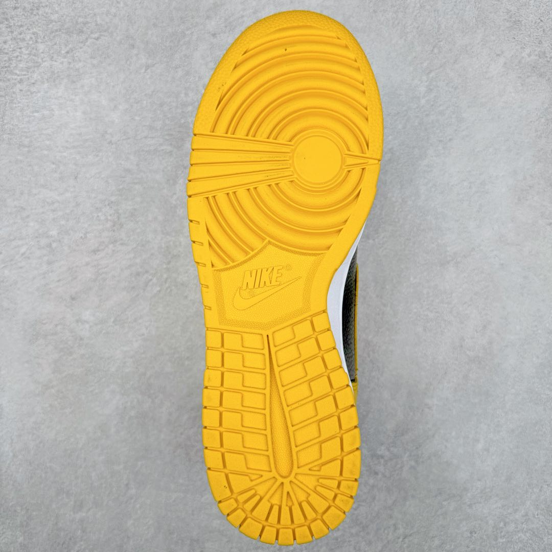 图片[9]-＃S2纯原 Wu-Tang x NK Dunk High 舒适百搭防滑耐磨高帮板鞋 黄黑色 HJ4320-001 独家原厂航空铝磨具打磨大底 鞋头坡度极致还原 原盒原配 圈内天花板工艺 原厂冲刀 超高清洁度 全鞋零毛边皮料切割 全套原楦原模倾力打造完美版型 采用原厂百宏鞋带以及原厂百宏织唛舌标 内标可供原厂几率过验 原厂中底布黄色点胶 原厂中底布拉帮走线遵循公司‼️尺码：36 36.5 37.5 38 38.5 39 40 40.5 41 42 42.5 43 44 44.5 45 46 47.5-选品中心