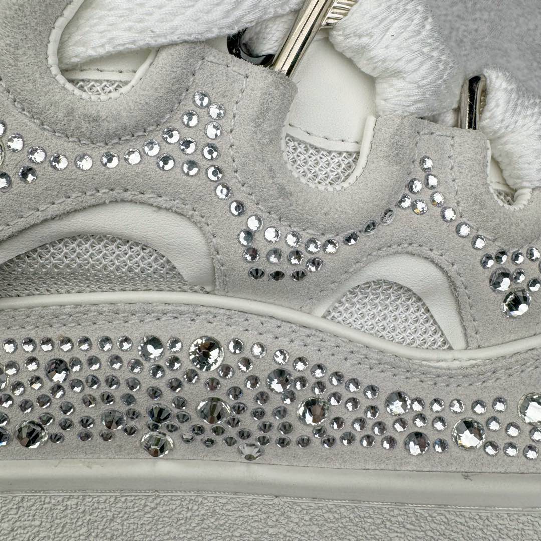 图片[16]-＃GD广顶 Lanvin Leather Curb Sneakers浪凡面包鞋 Leather是一款灵感源自90年代的运动鞋 设计自信 尺寸夸张 这款鞋由纳帕小牛皮、翻毛皮和网眼布制成 圆润的外形、加垫的鞋舌和弯曲的金属孔眼使这款精心打造的鞋格外舒适 尺码：35 36 37 38 39 40 41 42 43 44 45 46-选品中心