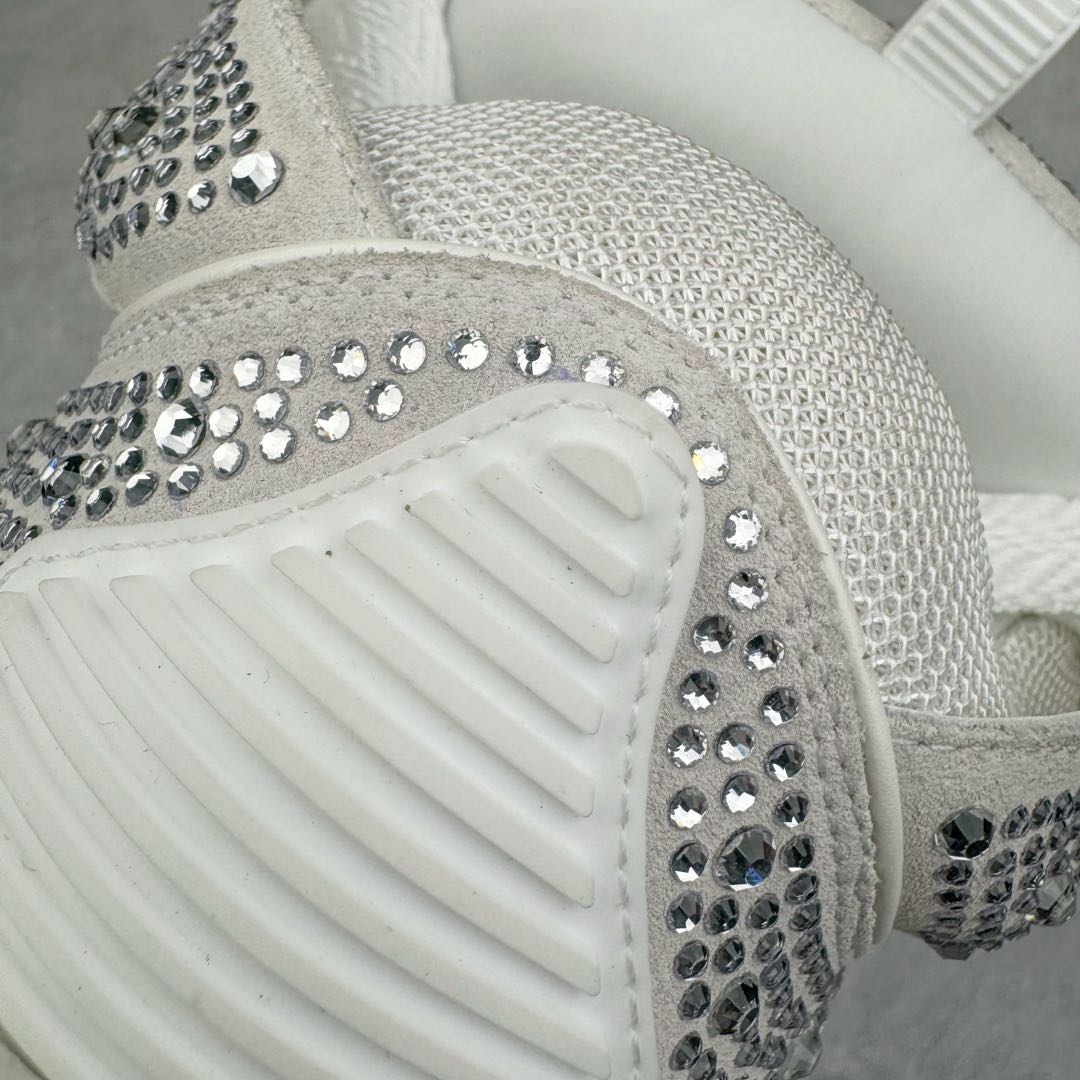 图片[11]-＃GD广顶 Lanvin Leather Curb Sneakers浪凡面包鞋 Leather是一款灵感源自90年代的运动鞋 设计自信 尺寸夸张 这款鞋由纳帕小牛皮、翻毛皮和网眼布制成 圆润的外形、加垫的鞋舌和弯曲的金属孔眼使这款精心打造的鞋格外舒适 尺码：35 36 37 38 39 40 41 42 43 44 45 46-选品中心