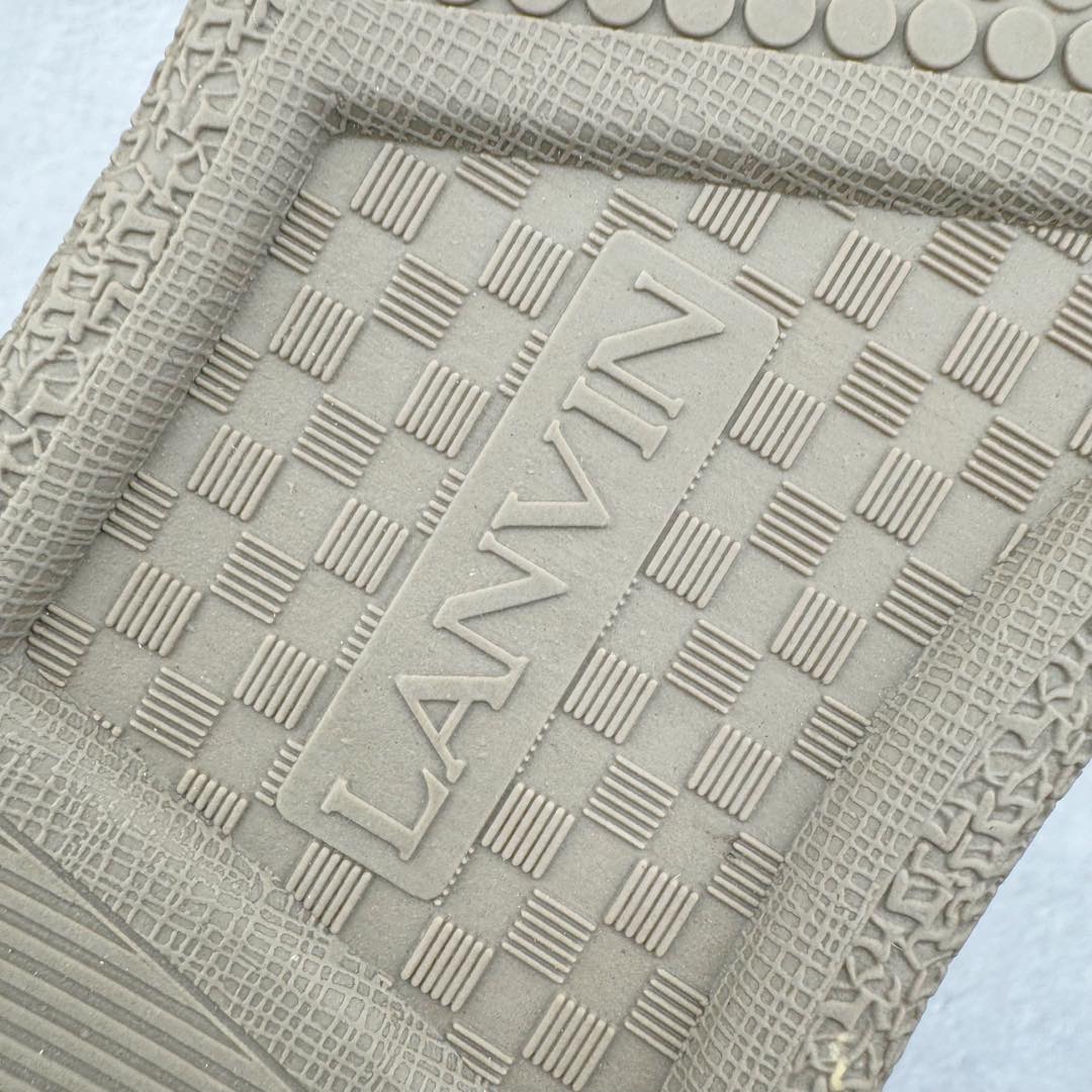 图片[19]-＃GD广顶 Lanvin Leather Curb Sneakers浪凡面包鞋 Leather是一款灵感源自90年代的运动鞋 设计自信 尺寸夸张 这款鞋由纳帕小牛皮、翻毛皮和网眼布制成 圆润的外形、加垫的鞋舌和弯曲的金属孔眼使这款精心打造的鞋格外舒适 尺码：35 36 37 38 39 40 41 42 43 44 45 46-选品中心