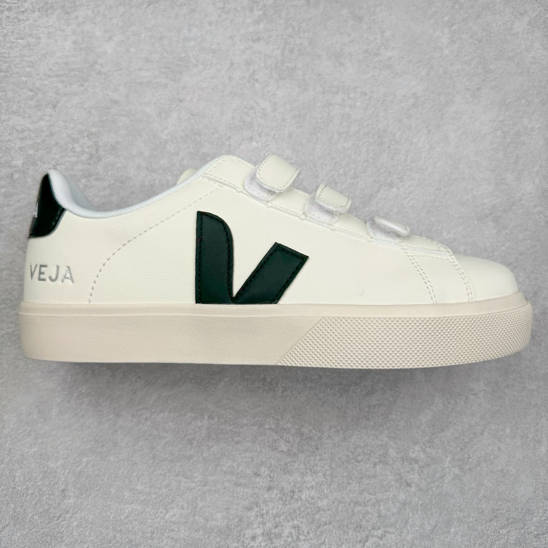 ＃福利特价 Veja Leather Extra Sneakers 法国国民V字经典小白板鞋 #Ins爆款 街拍频繁上镜 春季入夏简约百搭款 全头层进口牛皮 舒适面革内里 广东厂 高端主打色系全网热销中 所售渠道大致由代购渠道 尺码：35 36 37 38 39 40 41 42 43 44 45-选品中心