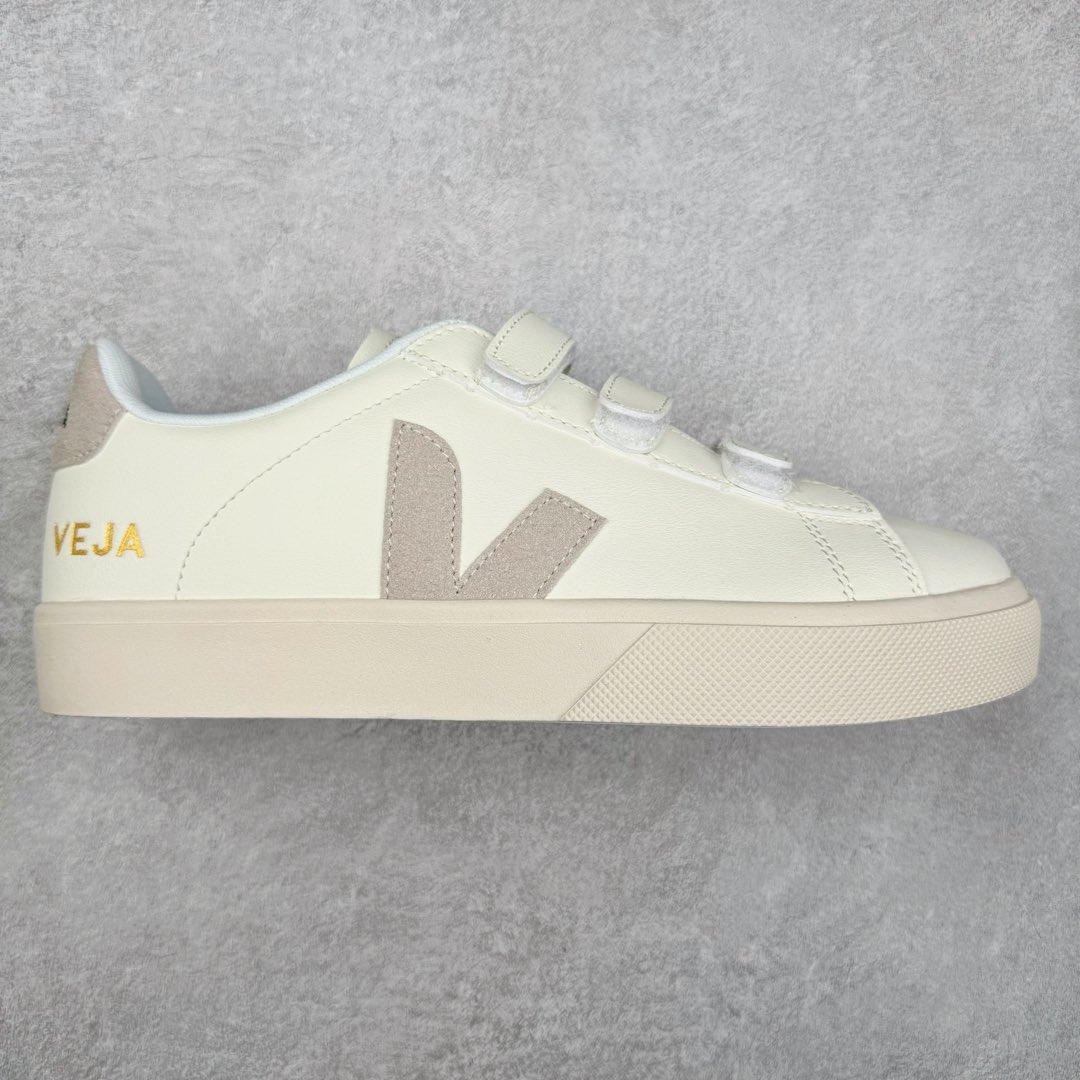 ＃福利特价 Veja Leather Extra Sneakers 法国国民V字经典小白板鞋 #Ins爆款 街拍频繁上镜 春季入夏简约百搭款 全头层进口牛皮 舒适面革内里 广东厂 高端主打色系全网热销中 所售渠道大致由代购渠道 尺码：35 36 37 38 39 40 41 42 43 44 45-选品中心