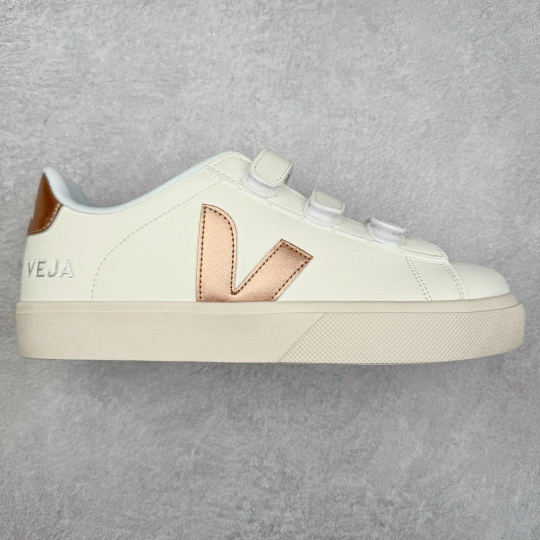 ＃福利特价 Veja Leather Extra Sneakers 法国国民V字经典小白板鞋 #Ins爆款 街拍频繁上镜 春季入夏简约百搭款 全头层进口牛皮 舒适面革内里 广东厂 高端主打色系全网热销中 所售渠道大致由代购渠道 尺码：35 36 37 38 39 40 41 42 43 44 45-选品中心