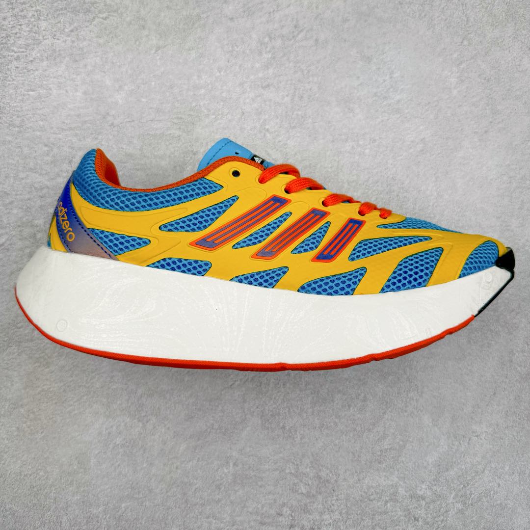 AD Adizero Aruku 全新跑鞋 JH8074 以永动机为灵感的前卫造型 以及时下流行的厚底设定 让人无比期待 “Aruku” 在日文中是行走的意思 昭示了这是一双定位于大众日常训练或慢跑的鞋款 黑、白、红三色的撞色外观 搭配街头感、现代感十足的鞋面线条勾勒 格外引人注目 搭配丰沛的全新 Swirlfoam 泡棉厚底 虽然不像顶级竞速跑鞋那般极致 但也将日常舒适和时尚颜值平衡到位 尺码：36 36.5 37.5 38 38.5 39 40 40.5 41 42 42.5 43 44 44.5 45-选品中心