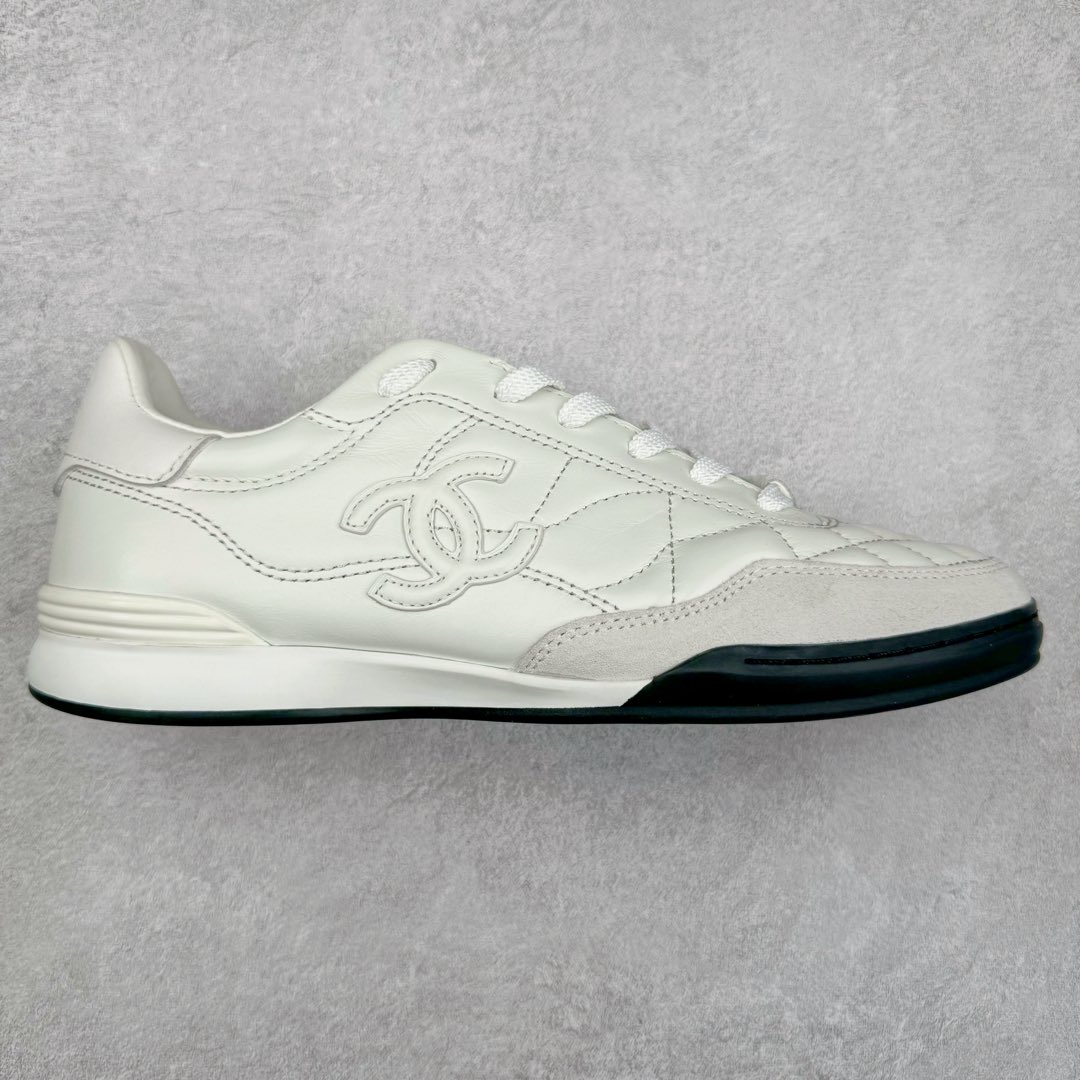 ＃GD广顶 CHANEL香奈儿 24S德训鞋平底系带圆头菱格风四季休闲百搭款 原版开模 凹凸感超强 线条紧致🎀全新礼盒包装 细节拉满 环保太空革组合呼吸网织布鞋面材质 欧索莱环保去臭环型组合鞋垫 采用进口TPU大底 官方同步2024 最新礼盒包装 尺码：35 36 37 38 39 40-选品中心