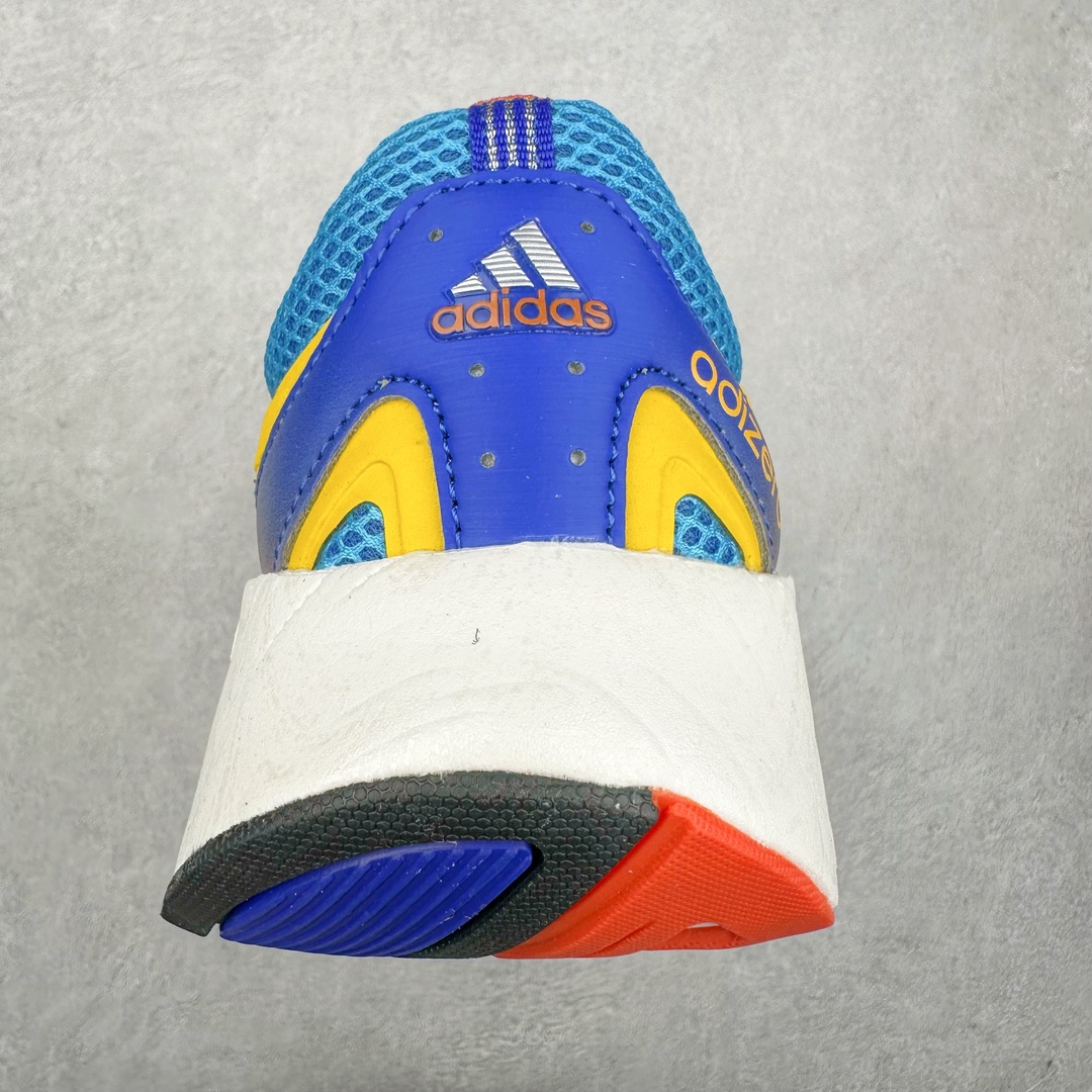 图片[8]-AD Adizero Aruku 全新跑鞋 JH8074 以永动机为灵感的前卫造型 以及时下流行的厚底设定 让人无比期待 “Aruku” 在日文中是行走的意思 昭示了这是一双定位于大众日常训练或慢跑的鞋款 黑、白、红三色的撞色外观 搭配街头感、现代感十足的鞋面线条勾勒 格外引人注目 搭配丰沛的全新 Swirlfoam 泡棉厚底 虽然不像顶级竞速跑鞋那般极致 但也将日常舒适和时尚颜值平衡到位 尺码：36 36.5 37.5 38 38.5 39 40 40.5 41 42 42.5 43 44 44.5 45-选品中心