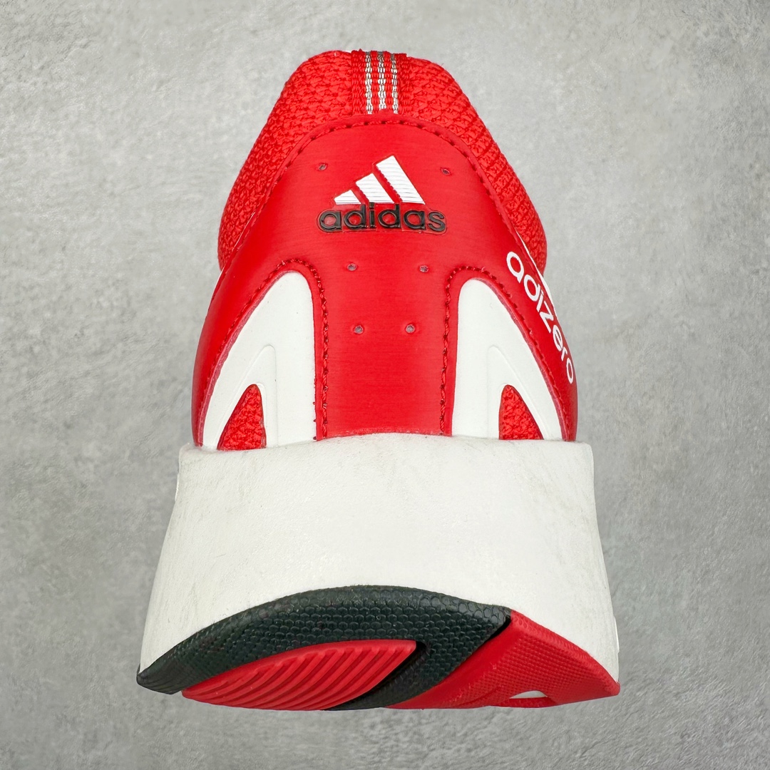 图片[8]-AD Adizero Aruku 全新跑鞋 JI0308 以永动机为灵感的前卫造型 以及时下流行的厚底设定 让人无比期待 “Aruku” 在日文中是行走的意思 昭示了这是一双定位于大众日常训练或慢跑的鞋款 黑、白、红三色的撞色外观 搭配街头感、现代感十足的鞋面线条勾勒 格外引人注目 搭配丰沛的全新 Swirlfoam 泡棉厚底 虽然不像顶级竞速跑鞋那般极致 但也将日常舒适和时尚颜值平衡到位 尺码：36 36.5 37.5 38 38.5 39 40 40.5 41 42 42.5 43 44 44.5 45-选品中心