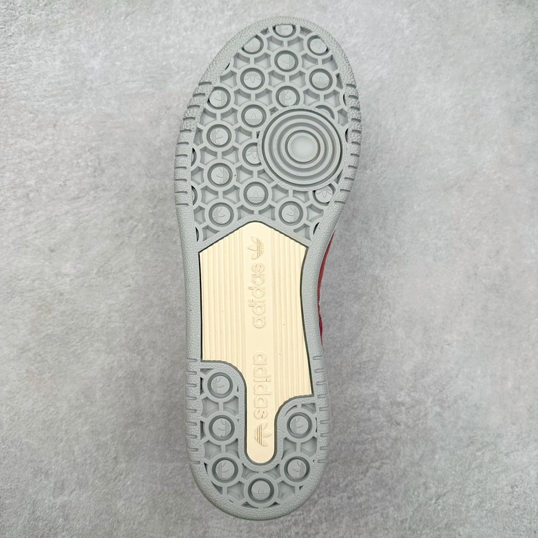 图片[9]-AD Originals Centennial 85 Low 世纪百年系列低帮复古系带百搭休闲运动板鞋 随着复古风格的流行 不少经典鞋款都以别致的配色和材质重新登场 Originals 也为诞生于80年代 横跨多领域的复古篮球鞋 Centennial 85 Low 赋予两款全新配色 为出街穿搭带来更多选择 此次延续了经典鞋身轮廓 同时两款配色在整体设计上均采用简约百搭的米色鞋面作为基调 其中一款辅以后跟、三条纹以及鞋舌处标签的灰色作为点缀 使整体颜值简约耐看 鞋面都采用柔软麂皮与优质皮革拼接而成 大幅提升鞋款质感的同时也呈现出丰富层次 鞋舌处则辅以对比鲜明的粉色作为点缀 让鞋款百搭的同时又极具辨识度 最后搭载米白色中底与灰色外底 与鞋面配色相呼应 使视觉效果更为统一 尺码：36 36⅔ 37⅓ 38 38⅔ 39⅓ 40 40⅔ 41⅓ 42 42⅔ 43⅓ 44 45-选品中心