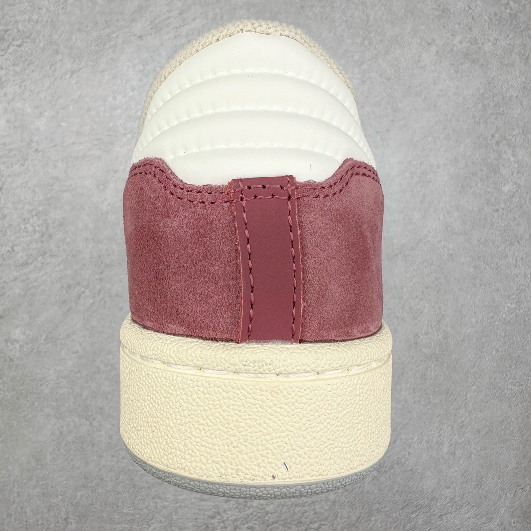 图片[8]-AD Originals Centennial 85 Low 世纪百年系列低帮复古系带百搭休闲运动板鞋 随着复古风格的流行 不少经典鞋款都以别致的配色和材质重新登场 Originals 也为诞生于80年代 横跨多领域的复古篮球鞋 Centennial 85 Low 赋予两款全新配色 为出街穿搭带来更多选择 此次延续了经典鞋身轮廓 同时两款配色在整体设计上均采用简约百搭的米色鞋面作为基调 其中一款辅以后跟、三条纹以及鞋舌处标签的灰色作为点缀 使整体颜值简约耐看 鞋面都采用柔软麂皮与优质皮革拼接而成 大幅提升鞋款质感的同时也呈现出丰富层次 鞋舌处则辅以对比鲜明的粉色作为点缀 让鞋款百搭的同时又极具辨识度 最后搭载米白色中底与灰色外底 与鞋面配色相呼应 使视觉效果更为统一 尺码：36 36⅔ 37⅓ 38 38⅔ 39⅓ 40 40⅔ 41⅓ 42 42⅔ 43⅓ 44 45-选品中心