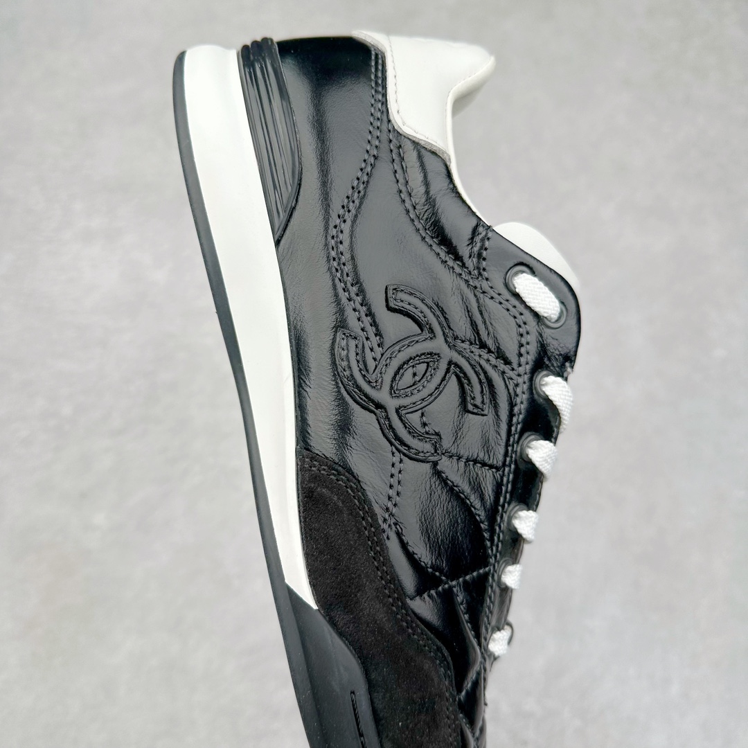 图片[6]-＃GD广顶 CHANEL香奈儿 24S德训鞋平底系带圆头菱格风四季休闲百搭款 原版开模 凹凸感超强 线条紧致🎀全新礼盒包装 细节拉满 环保太空革组合呼吸网织布鞋面材质 欧索莱环保去臭环型组合鞋垫 采用进口TPU大底 官方同步2024 最新礼盒包装 尺码：35 36 37 38 39 40-选品中心