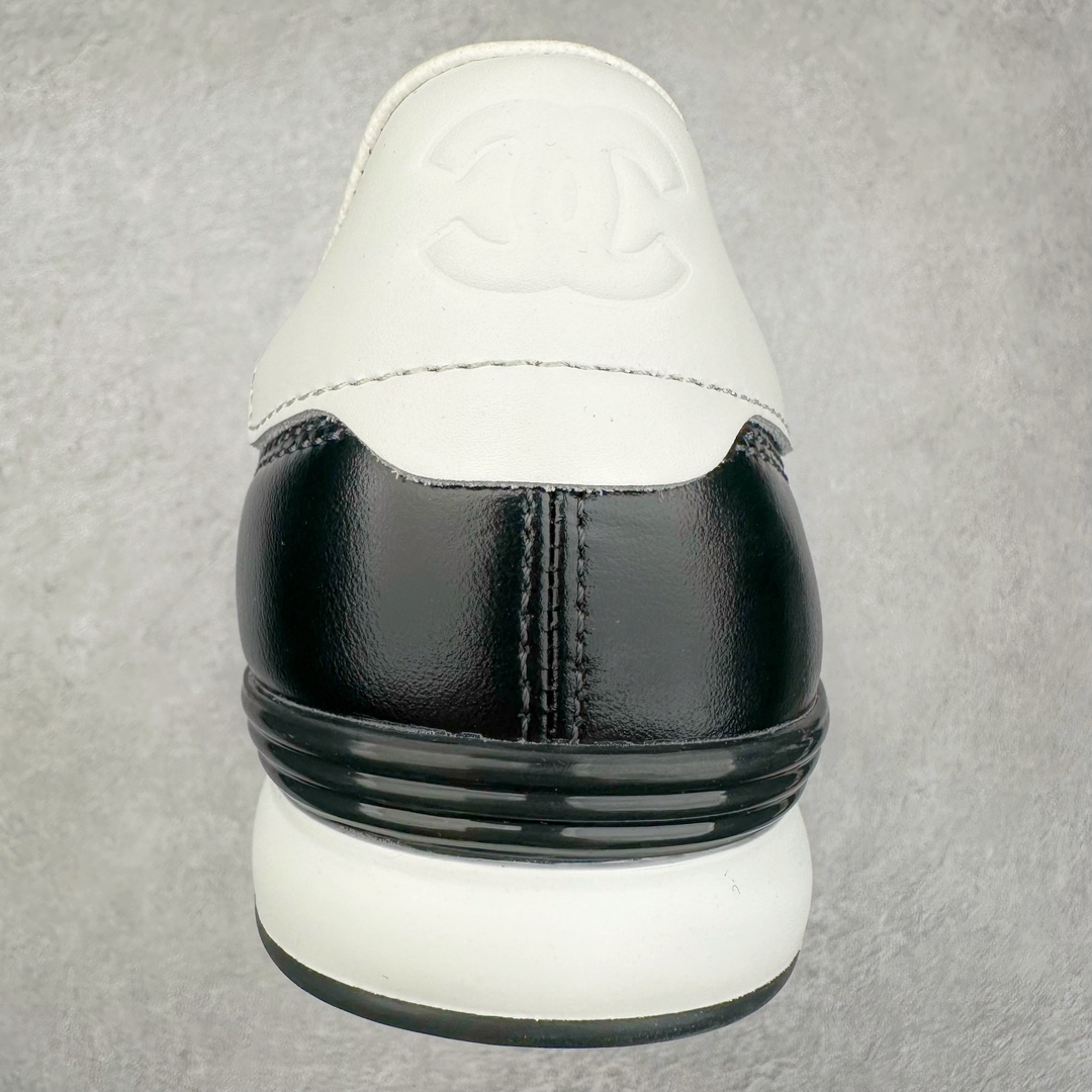 图片[8]-＃GD广顶 CHANEL香奈儿 24S德训鞋平底系带圆头菱格风四季休闲百搭款 原版开模 凹凸感超强 线条紧致🎀全新礼盒包装 细节拉满 环保太空革组合呼吸网织布鞋面材质 欧索莱环保去臭环型组合鞋垫 采用进口TPU大底 官方同步2024 最新礼盒包装 尺码：35 36 37 38 39 40-选品中心