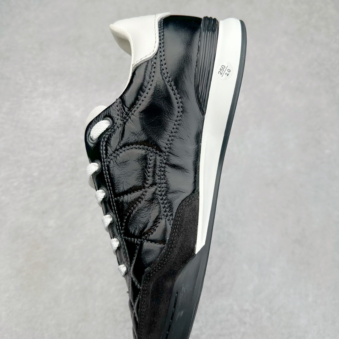 图片[7]-＃GD广顶 CHANEL香奈儿 24S德训鞋平底系带圆头菱格风四季休闲百搭款 原版开模 凹凸感超强 线条紧致🎀全新礼盒包装 细节拉满 环保太空革组合呼吸网织布鞋面材质 欧索莱环保去臭环型组合鞋垫 采用进口TPU大底 官方同步2024 最新礼盒包装 尺码：35 36 37 38 39 40-选品中心