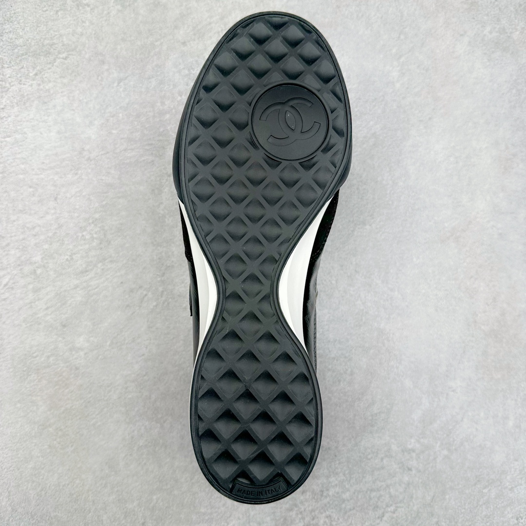 图片[9]-＃GD广顶 CHANEL香奈儿 24S德训鞋平底系带圆头菱格风四季休闲百搭款 原版开模 凹凸感超强 线条紧致🎀全新礼盒包装 细节拉满 环保太空革组合呼吸网织布鞋面材质 欧索莱环保去臭环型组合鞋垫 采用进口TPU大底 官方同步2024 最新礼盒包装 尺码：35 36 37 38 39 40-选品中心