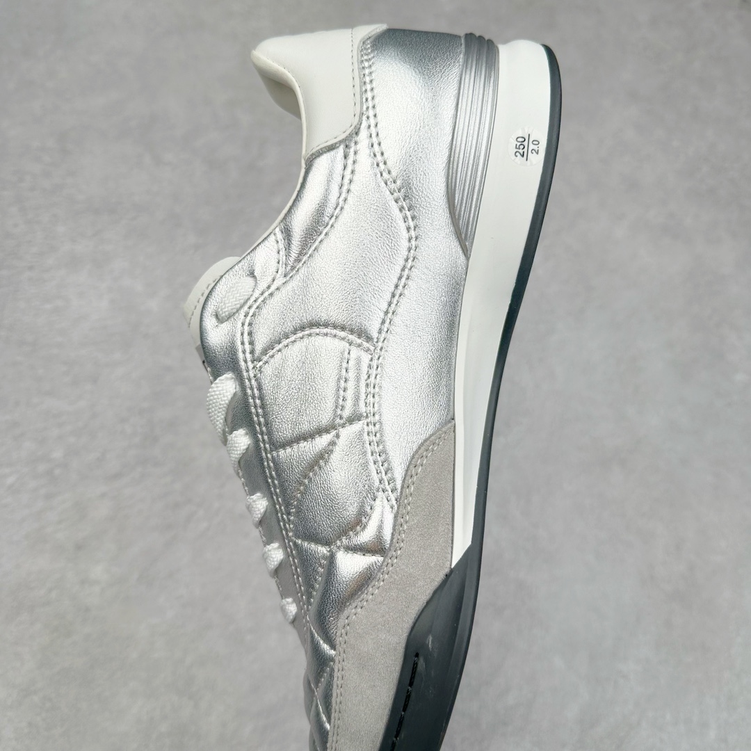 图片[7]-＃GD广顶 CHANEL香奈儿 24S德训鞋平底系带圆头菱格风四季休闲百搭款 原版开模 凹凸感超强 线条紧致🎀全新礼盒包装 细节拉满 环保太空革组合呼吸网织布鞋面材质 欧索莱环保去臭环型组合鞋垫 采用进口TPU大底 官方同步2024 最新礼盒包装 尺码：35 36 37 38 39 40-选品中心