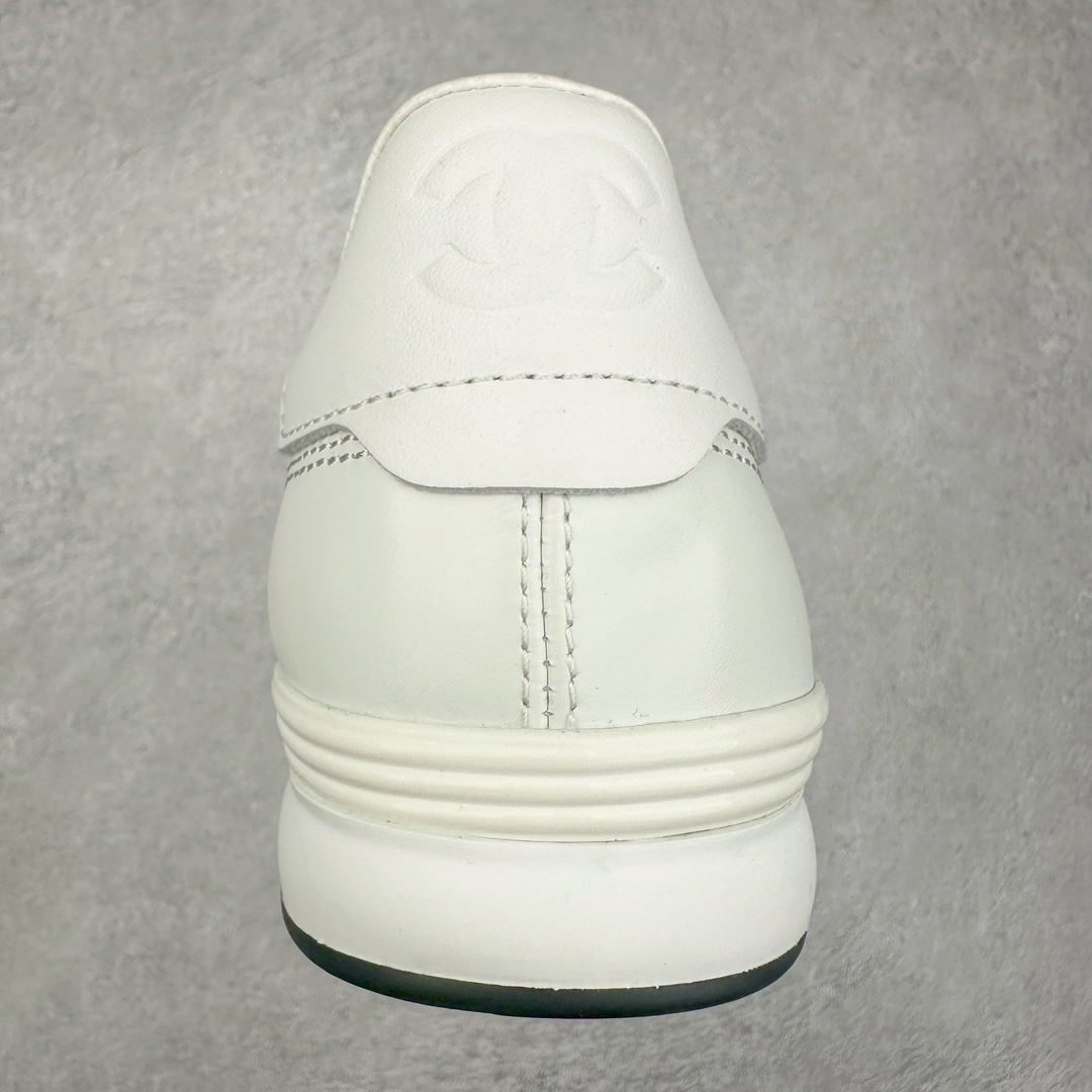 图片[8]-＃GD广顶 CHANEL香奈儿 24S德训鞋平底系带圆头菱格风四季休闲百搭款 原版开模 凹凸感超强 线条紧致🎀全新礼盒包装 细节拉满 环保太空革组合呼吸网织布鞋面材质 欧索莱环保去臭环型组合鞋垫 采用进口TPU大底 官方同步2024 最新礼盒包装 尺码：35 36 37 38 39 40-选品中心