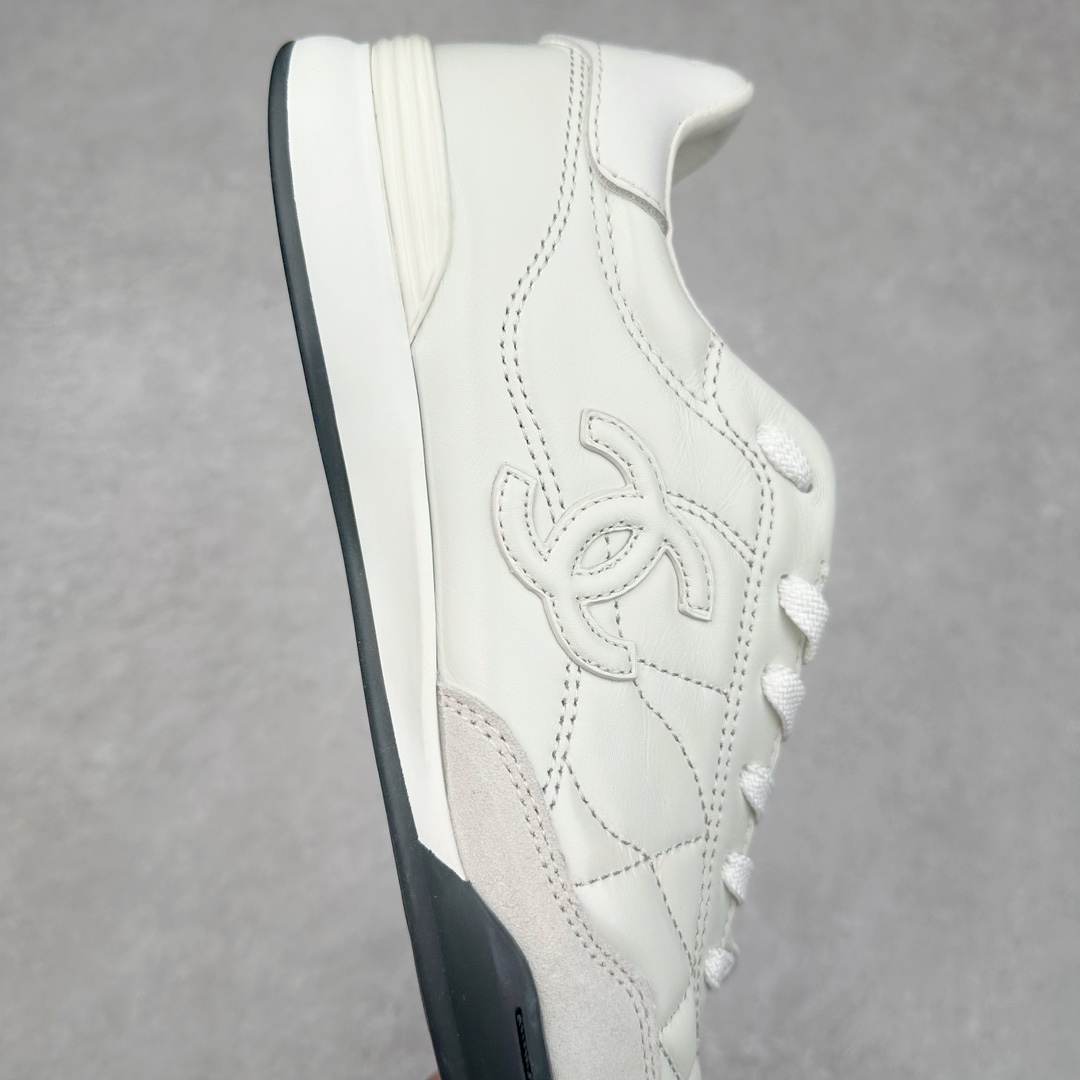 图片[6]-＃GD广顶 CHANEL香奈儿 24S德训鞋平底系带圆头菱格风四季休闲百搭款 原版开模 凹凸感超强 线条紧致🎀全新礼盒包装 细节拉满 环保太空革组合呼吸网织布鞋面材质 欧索莱环保去臭环型组合鞋垫 采用进口TPU大底 官方同步2024 最新礼盒包装 尺码：35 36 37 38 39 40-选品中心