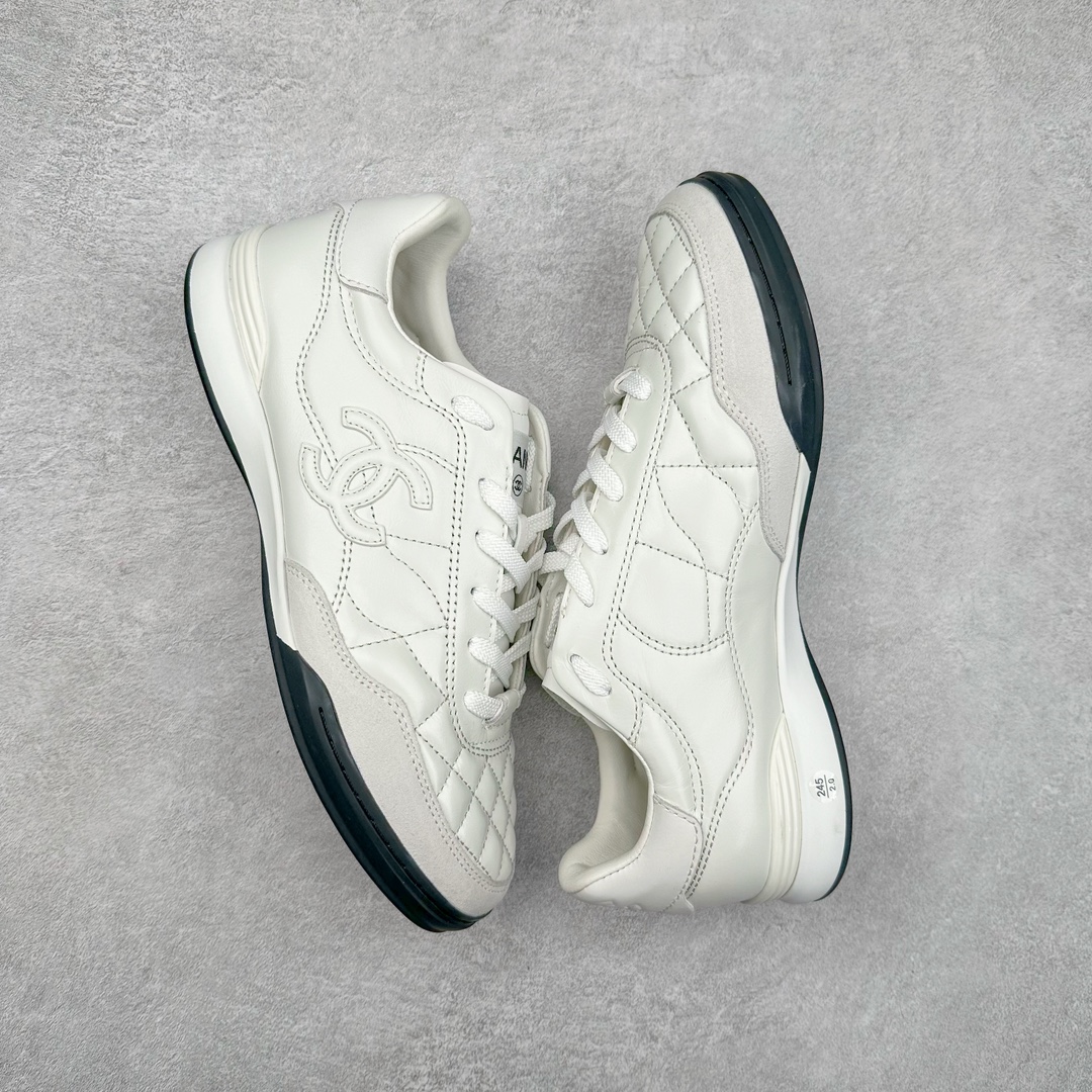 图片[3]-＃GD广顶 CHANEL香奈儿 24S德训鞋平底系带圆头菱格风四季休闲百搭款 原版开模 凹凸感超强 线条紧致🎀全新礼盒包装 细节拉满 环保太空革组合呼吸网织布鞋面材质 欧索莱环保去臭环型组合鞋垫 采用进口TPU大底 官方同步2024 最新礼盒包装 尺码：35 36 37 38 39 40-选品中心