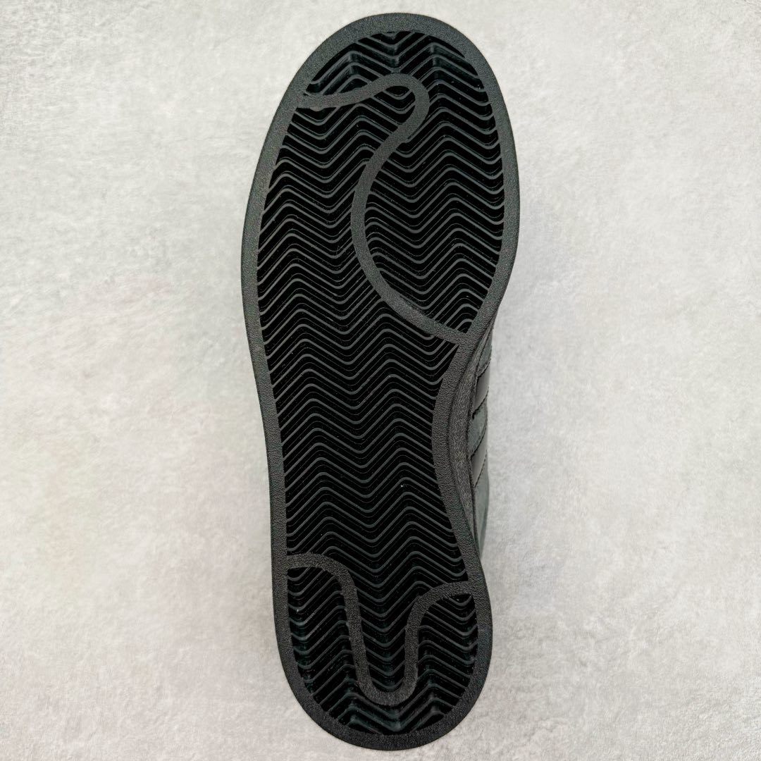 图片[9]-＃福利特价 AD Originals Campus 00s 学院系列面包风经典复古低帮百搭休闲运动板鞋 HQ9072 这次 Originals 选择了以经典复古鞋型 Campus 为蓝本打造全新面包鞋 这款鞋型联名不断 冠希当年对它更是钟爱有加 论牌面丝毫不输贝壳头、Forum 等大热鞋型 这次 Campus 一改 80 年代的瘦长造型 鞋舌、鞋身、鞋底甚至细节都变大了 营造出千禧年前后流行的面包鞋宽大廓形 因此鞋名改为 Campus 00s 鞋身采用绒面皮料搭配白色常规皮革 质感上还是延续了经典 Campus 的设计 鞋舌填充更加饱满 让鞋款整体看起来更加圆润 搭配上这款浅蓝配色 「蓝胖子」造型真的很可爱 鞋舌还加入了与以往 Campus 不同的全新三叶草 Logo 令造型更具千禧气息 鞋带也采用了加宽的设计 如果你不喜欢 这次还附送了传统鞋带可以替换 鞋底采用了米黄做旧设计 凸显鞋款的复古年代感 除了清新可人的浅蓝配色 还有一款酷灰配色 造型更加硬朗复古 而且相比浅蓝配色更加耐脏 尺码：36 36⅔ 37⅓ 38 38⅔ 39⅓ 40 40⅔ 41⅓ 42 42⅔ 43⅓ 44 45-选品中心