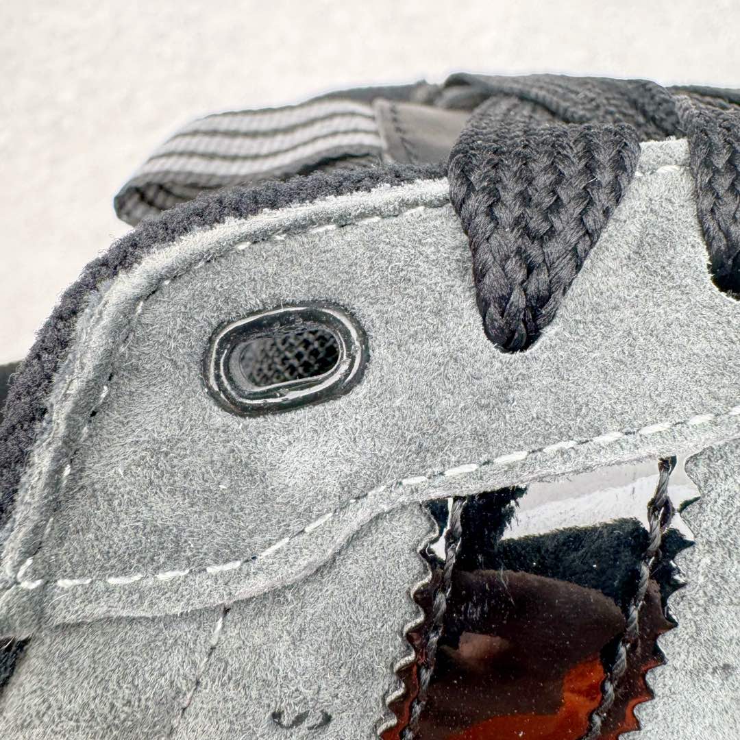 图片[12]-＃福利特价 AD Originals Campus 00s 学院系列面包风经典复古低帮百搭休闲运动板鞋 HQ9072 这次 Originals 选择了以经典复古鞋型 Campus 为蓝本打造全新面包鞋 这款鞋型联名不断 冠希当年对它更是钟爱有加 论牌面丝毫不输贝壳头、Forum 等大热鞋型 这次 Campus 一改 80 年代的瘦长造型 鞋舌、鞋身、鞋底甚至细节都变大了 营造出千禧年前后流行的面包鞋宽大廓形 因此鞋名改为 Campus 00s 鞋身采用绒面皮料搭配白色常规皮革 质感上还是延续了经典 Campus 的设计 鞋舌填充更加饱满 让鞋款整体看起来更加圆润 搭配上这款浅蓝配色 「蓝胖子」造型真的很可爱 鞋舌还加入了与以往 Campus 不同的全新三叶草 Logo 令造型更具千禧气息 鞋带也采用了加宽的设计 如果你不喜欢 这次还附送了传统鞋带可以替换 鞋底采用了米黄做旧设计 凸显鞋款的复古年代感 除了清新可人的浅蓝配色 还有一款酷灰配色 造型更加硬朗复古 而且相比浅蓝配色更加耐脏 尺码：36 36⅔ 37⅓ 38 38⅔ 39⅓ 40 40⅔ 41⅓ 42 42⅔ 43⅓ 44 45-选品中心