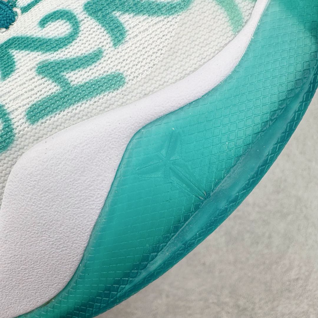 图片[13]-＃灭世海外版 NK Zoom Kobe Ⅷ System 科比8代复刻实战运动低帮文化篮球鞋 白绿 FQ3549-101 纯原海外版气垫品质吊打各路纯原 气压➕耐久双重保障 前掌ZOOM TURBO➕后掌马蹄Zoom 后掌澎湃脚感无出其右 全套冲刀改版 鞋型还原度95% 宽脚选手必入货品 鞋头2.5mm上翘空间 不挤脚 完美释放脚趾活动空间 正码正拍 脚型适配性 市场最强没有之一 鞋面工艺全新升级 100%对标正品 原厂聚氨酯蛇鳞 珠光密度同步正品 Swoosh喷漆工艺 还原度接近100% 全新后跟TPU模具 正确S型弧度 区分市场纯原（市场纯原采用公版模具 后跟TPU几乎无弧度）国产天花板橡胶配方 抓地力爆炸 海外口碑炸裂 鞋舌LOGO正确内嵌压印 原厂碳板 正确原盒 厚积薄发 王者归来 拒绝杀猪 拒绝套路 灭世纯原海外版科比系列 致力打造实战第一标杆 尺码：39-47.5 全新模具 正码正拍-选品中心