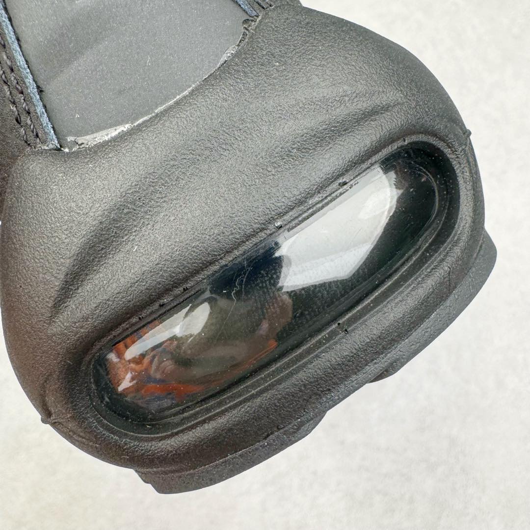 图片[16]-＃GX纯原 NK Air Max 95 复古减震气垫跑鞋 纯黑黑武士 CI3705-001 经典重温 外单专供大厂出品 品质稳定 一百余色 终端操作 鞋款设计灵感源于人体构造 中底设计基于人体的脊柱构造 是整体设计的核心 尼龙孔眼代表了肋骨 而分层式面板和网眼象征着肌肉纤维和肉体组织 Air Max 95采用了两个独立的吹塑成型的Air-Sole单元 并首次在前掌使用可视化气垫设计 Swoosh logo夜当作一个 点符号放在了鞋子的后帮位置 20年的发展让 AIR MAX 95有了不同的故事 20年后再度面向世人的时候 焕然一新的面貌 让人有了另外一种清新脱俗的感觉 尺码：40 40.5 41 42 42.5 43 44 44.5 45 45.5 46 47.5 48.5-选品中心