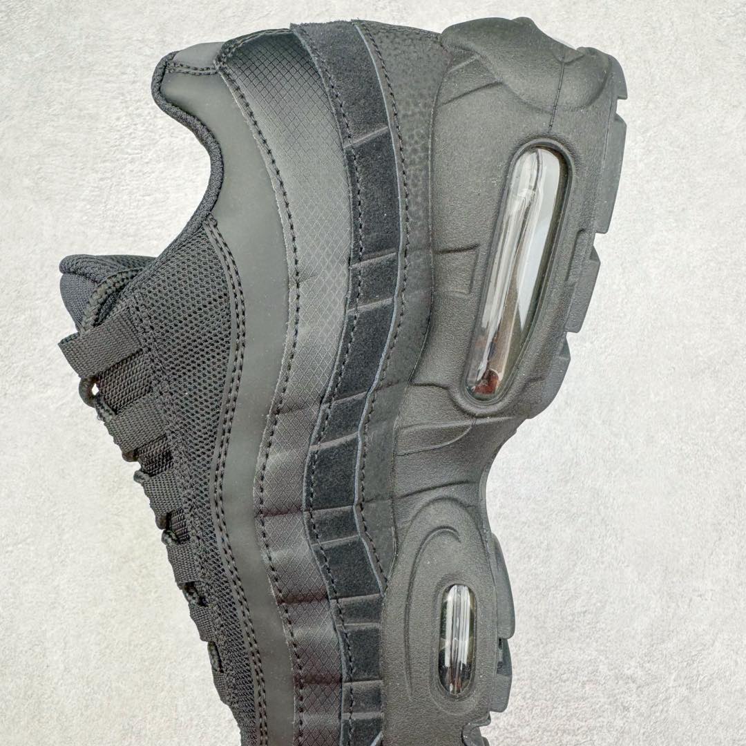 图片[7]-＃GX纯原 NK Air Max 95 复古减震气垫跑鞋 纯黑黑武士 CI3705-001 经典重温 外单专供大厂出品 品质稳定 一百余色 终端操作 鞋款设计灵感源于人体构造 中底设计基于人体的脊柱构造 是整体设计的核心 尼龙孔眼代表了肋骨 而分层式面板和网眼象征着肌肉纤维和肉体组织 Air Max 95采用了两个独立的吹塑成型的Air-Sole单元 并首次在前掌使用可视化气垫设计 Swoosh logo夜当作一个 点符号放在了鞋子的后帮位置 20年的发展让 AIR MAX 95有了不同的故事 20年后再度面向世人的时候 焕然一新的面貌 让人有了另外一种清新脱俗的感觉 尺码：40 40.5 41 42 42.5 43 44 44.5 45 45.5 46 47.5 48.5-选品中心