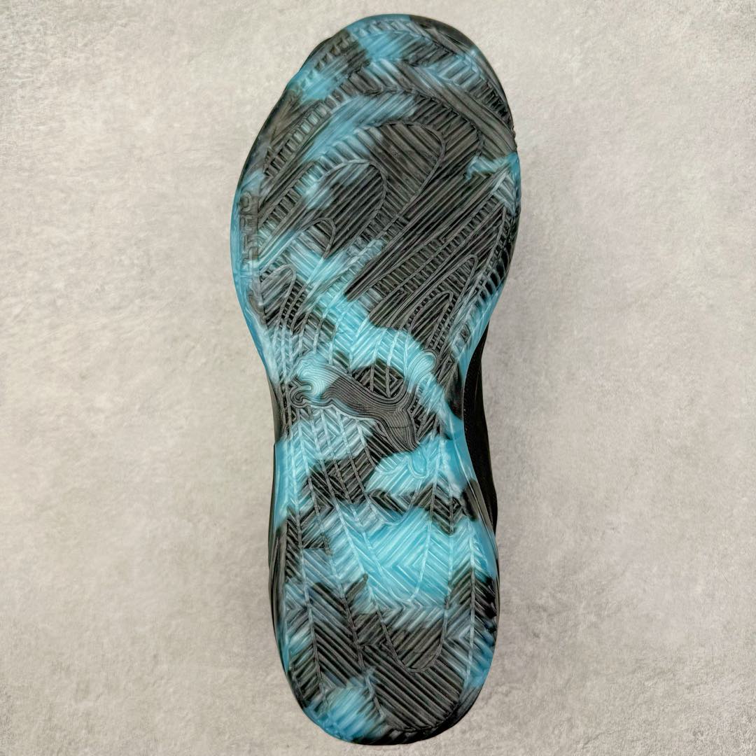 图片[9]-＃K版纯原 PUMA All-Pro Nitro 彪马舒适耐磨低帮实战篮球鞋 鞋身材质运用轻质皮革、ULTRAWEAVE 高强度超轻工程编织网面与热熔材料共同构建。针对双脚的不同区域，科学合理的提供包裹、透气、轻量化的多项职责。造型方面给人以犀利凶猛的感觉。液态金属质感的轻质柔软皮革，搭配 ULTRAWEAVE 的动态织物区域，整双鞋的质感层次特别高级。既营造出动感写意的视觉轮廓，又释放出梦幻前卫的战斗气息，颜值绝对是当下球鞋圈 T0 级别的存在！科技方面，融合 PUMA 当前各类最尖端科技，更是「ELITE 精英版」的精华所在！作为 PUMA 首双搭载内嵌式可置换中底的篮球战靴，将 NITRO™ SQD FOAM 分区密度科技与下方 PWRPLATE 前叉形碳纤维板相结合。尺码：40 40.5 41 42 42.5 43 44 44.5 45 46-选品中心