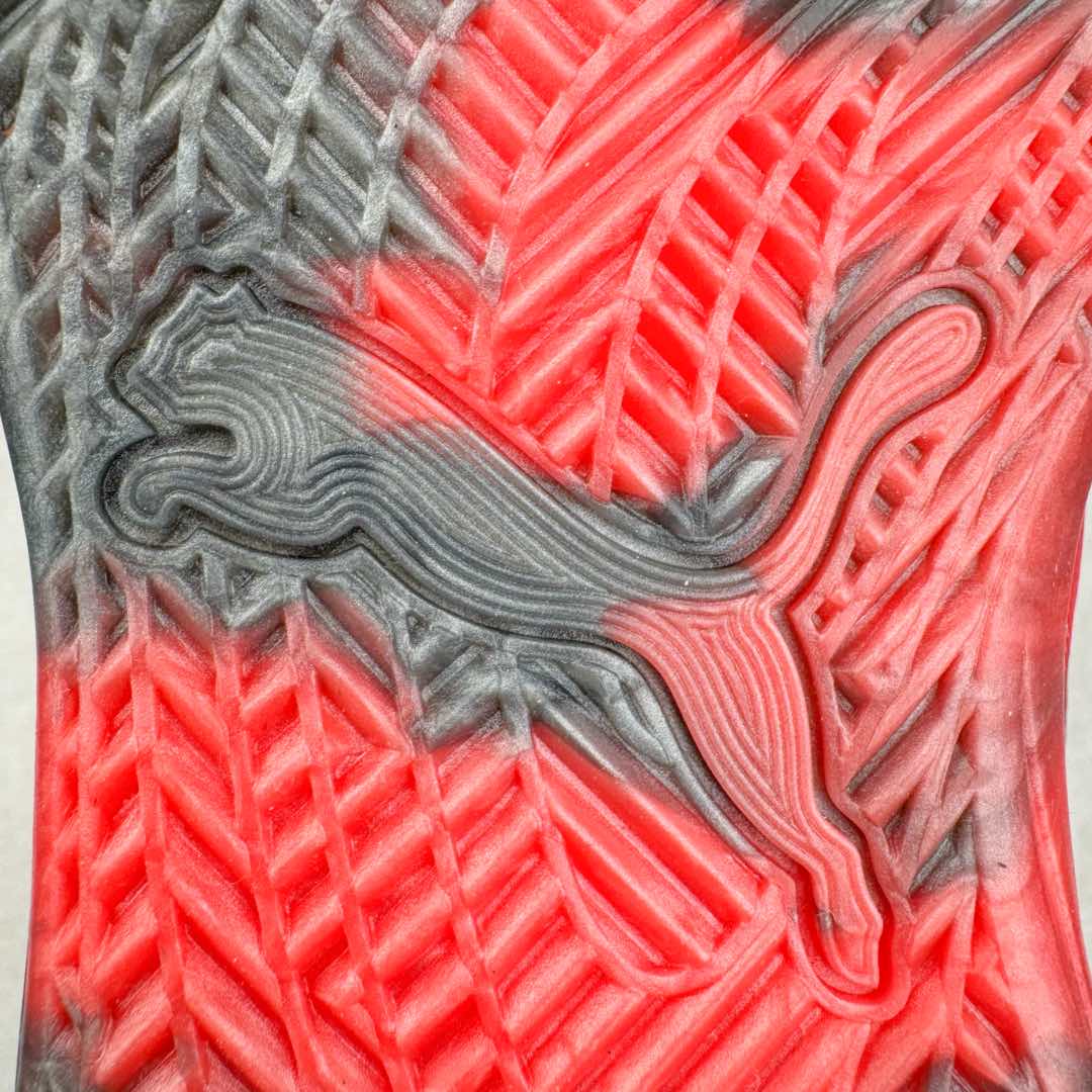 图片[17]-＃K版纯原 PUMA All-Pro Nitro 彪马舒适耐磨低帮实战篮球鞋 鞋身材质运用轻质皮革、ULTRAWEAVE 高强度超轻工程编织网面与热熔材料共同构建。针对双脚的不同区域，科学合理的提供包裹、透气、轻量化的多项职责。造型方面给人以犀利凶猛的感觉。液态金属质感的轻质柔软皮革，搭配 ULTRAWEAVE 的动态织物区域，整双鞋的质感层次特别高级。既营造出动感写意的视觉轮廓，又释放出梦幻前卫的战斗气息，颜值绝对是当下球鞋圈 T0 级别的存在！科技方面，融合 PUMA 当前各类最尖端科技，更是「ELITE 精英版」的精华所在！作为 PUMA 首双搭载内嵌式可置换中底的篮球战靴，将 NITRO™ SQD FOAM 分区密度科技与下方 PWRPLATE 前叉形碳纤维板相结合。尺码：40 40.5 41 42 42.5 43 44 44.5 45 46-选品中心