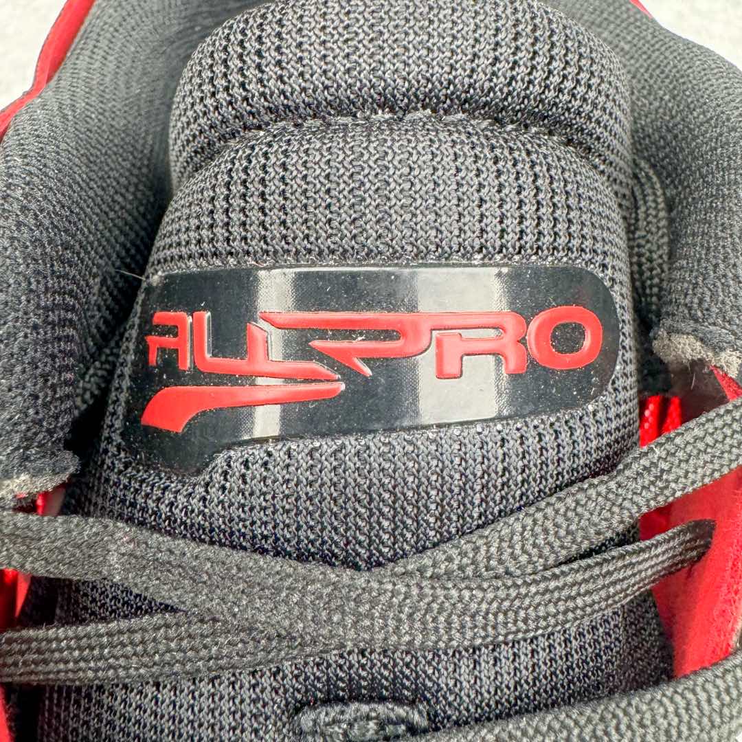 图片[10]-＃K版纯原 PUMA All-Pro Nitro 彪马舒适耐磨低帮实战篮球鞋 鞋身材质运用轻质皮革、ULTRAWEAVE 高强度超轻工程编织网面与热熔材料共同构建。针对双脚的不同区域，科学合理的提供包裹、透气、轻量化的多项职责。造型方面给人以犀利凶猛的感觉。液态金属质感的轻质柔软皮革，搭配 ULTRAWEAVE 的动态织物区域，整双鞋的质感层次特别高级。既营造出动感写意的视觉轮廓，又释放出梦幻前卫的战斗气息，颜值绝对是当下球鞋圈 T0 级别的存在！科技方面，融合 PUMA 当前各类最尖端科技，更是「ELITE 精英版」的精华所在！作为 PUMA 首双搭载内嵌式可置换中底的篮球战靴，将 NITRO™ SQD FOAM 分区密度科技与下方 PWRPLATE 前叉形碳纤维板相结合。尺码：40 40.5 41 42 42.5 43 44 44.5 45 46-选品中心