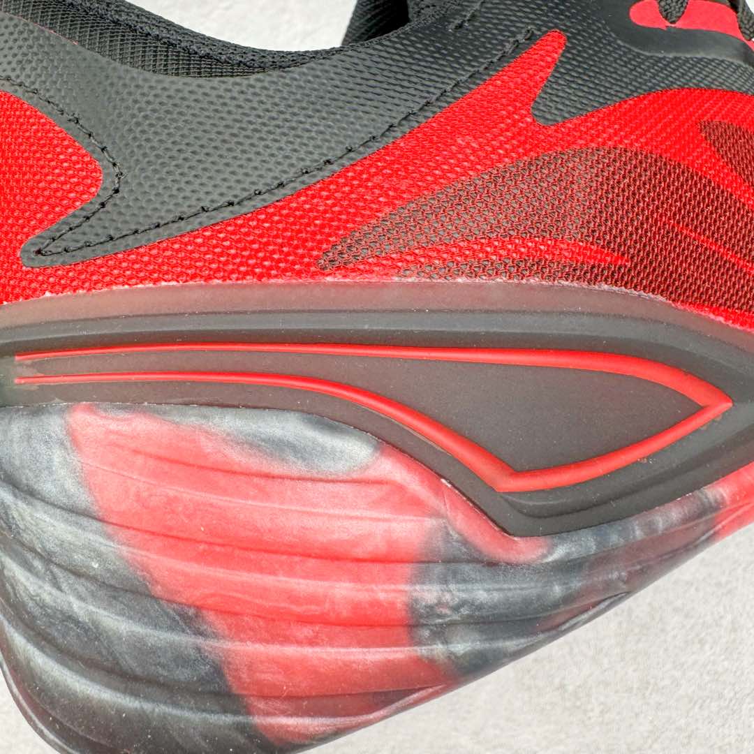 图片[14]-＃K版纯原 PUMA All-Pro Nitro 彪马舒适耐磨低帮实战篮球鞋 鞋身材质运用轻质皮革、ULTRAWEAVE 高强度超轻工程编织网面与热熔材料共同构建。针对双脚的不同区域，科学合理的提供包裹、透气、轻量化的多项职责。造型方面给人以犀利凶猛的感觉。液态金属质感的轻质柔软皮革，搭配 ULTRAWEAVE 的动态织物区域，整双鞋的质感层次特别高级。既营造出动感写意的视觉轮廓，又释放出梦幻前卫的战斗气息，颜值绝对是当下球鞋圈 T0 级别的存在！科技方面，融合 PUMA 当前各类最尖端科技，更是「ELITE 精英版」的精华所在！作为 PUMA 首双搭载内嵌式可置换中底的篮球战靴，将 NITRO™ SQD FOAM 分区密度科技与下方 PWRPLATE 前叉形碳纤维板相结合。尺码：40 40.5 41 42 42.5 43 44 44.5 45 46-选品中心